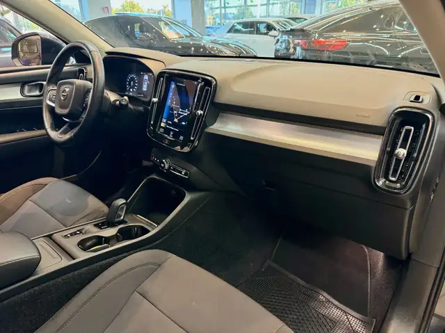 Volvo XC40 view 13