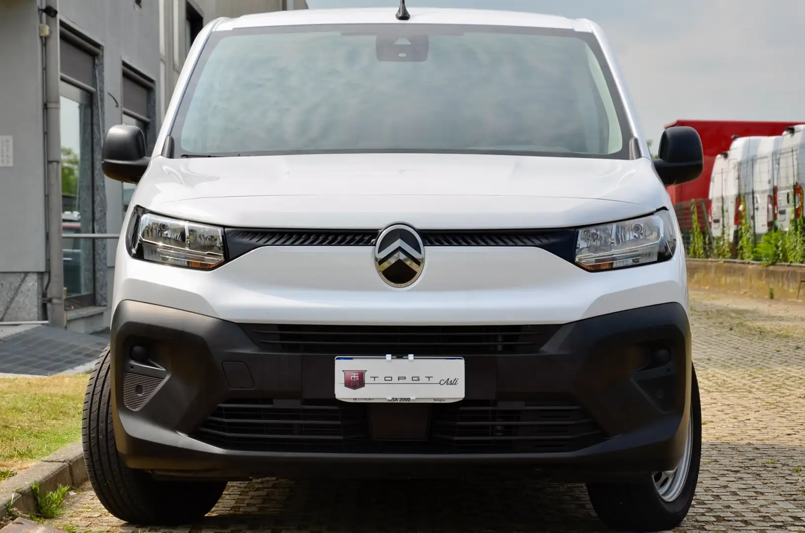 Citroen Berlingo AT8 1.5d 130cv 3posti PREZZO + IVA , GARANZIA UFF Bianco - 2