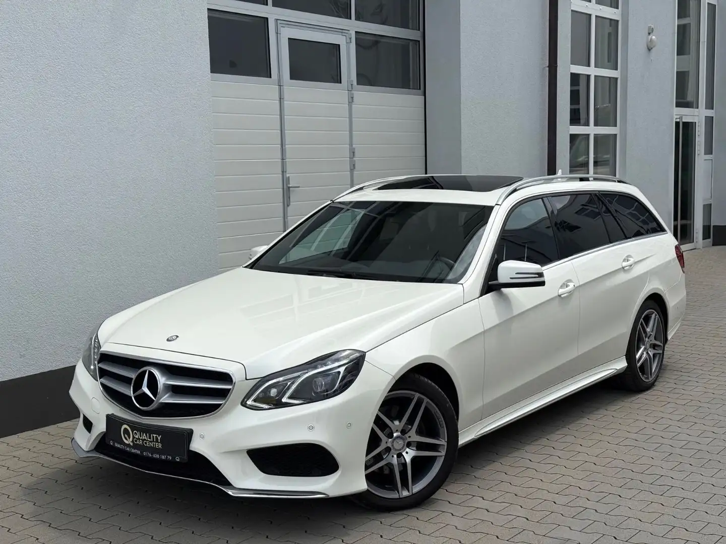 Mercedes-Benz E 250 4Matic AMG *KAME*AHK*H&K SOUND*SCHIEDEDACH Bianco - 2