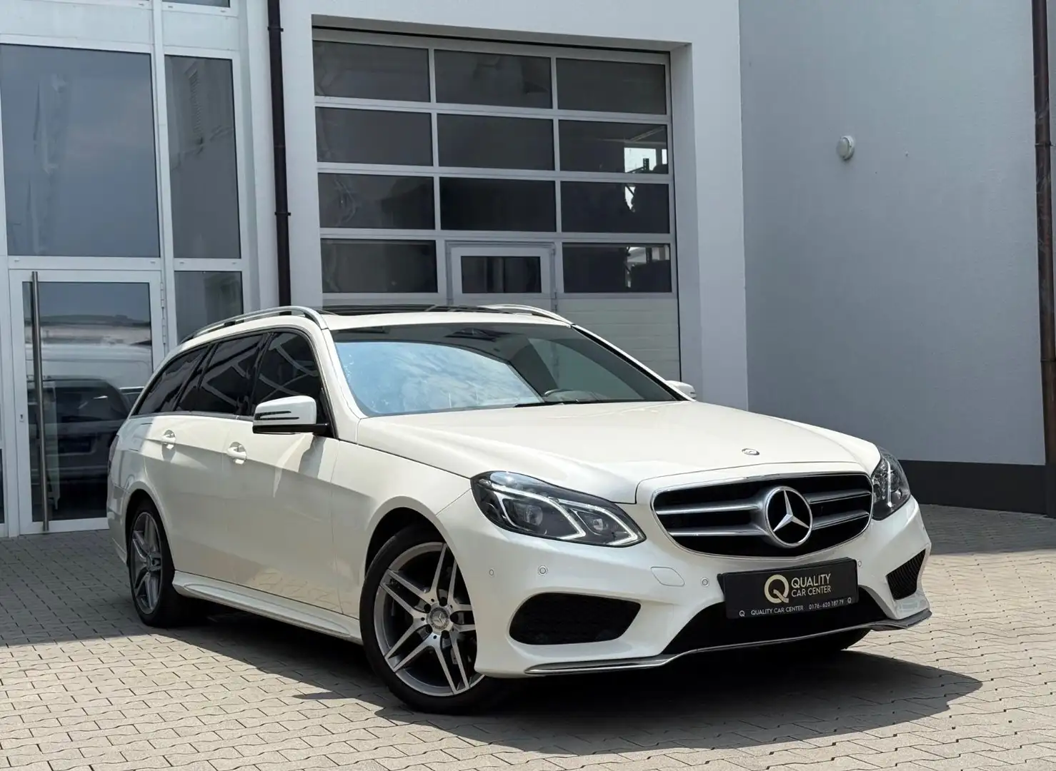 Mercedes-Benz E 250 4Matic AMG *KAME*AHK*H&K SOUND*SCHIEDEDACH Bianco - 1