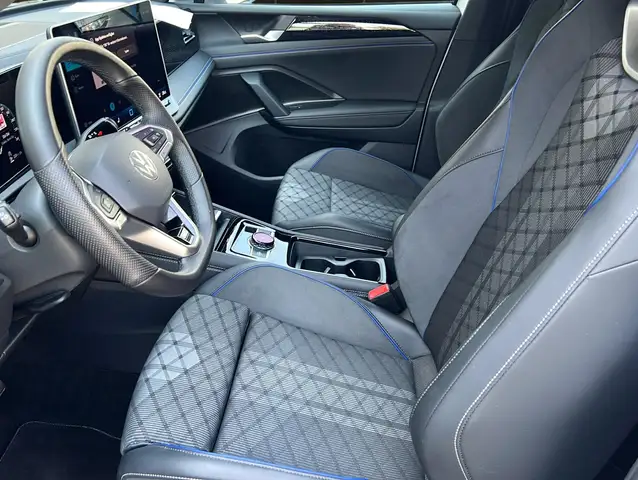 Volkswagen Tiguan view 4