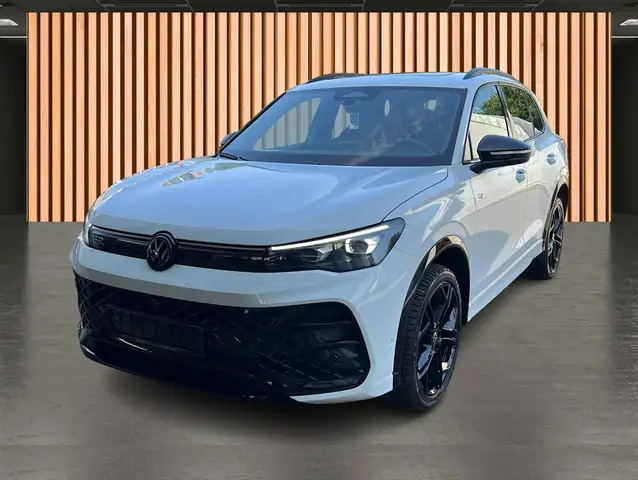 Volkswagen Tiguan view 2