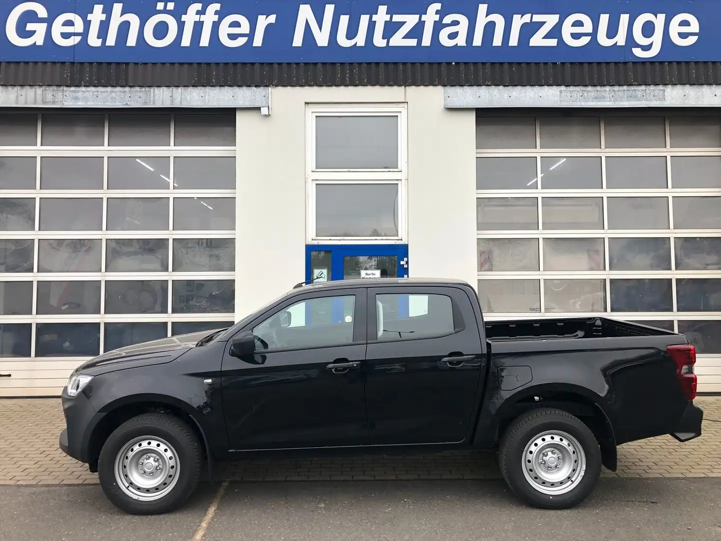 Isuzu D-Max Double Cab L AT Modell 2023 + SOFORT + Fekete - 1