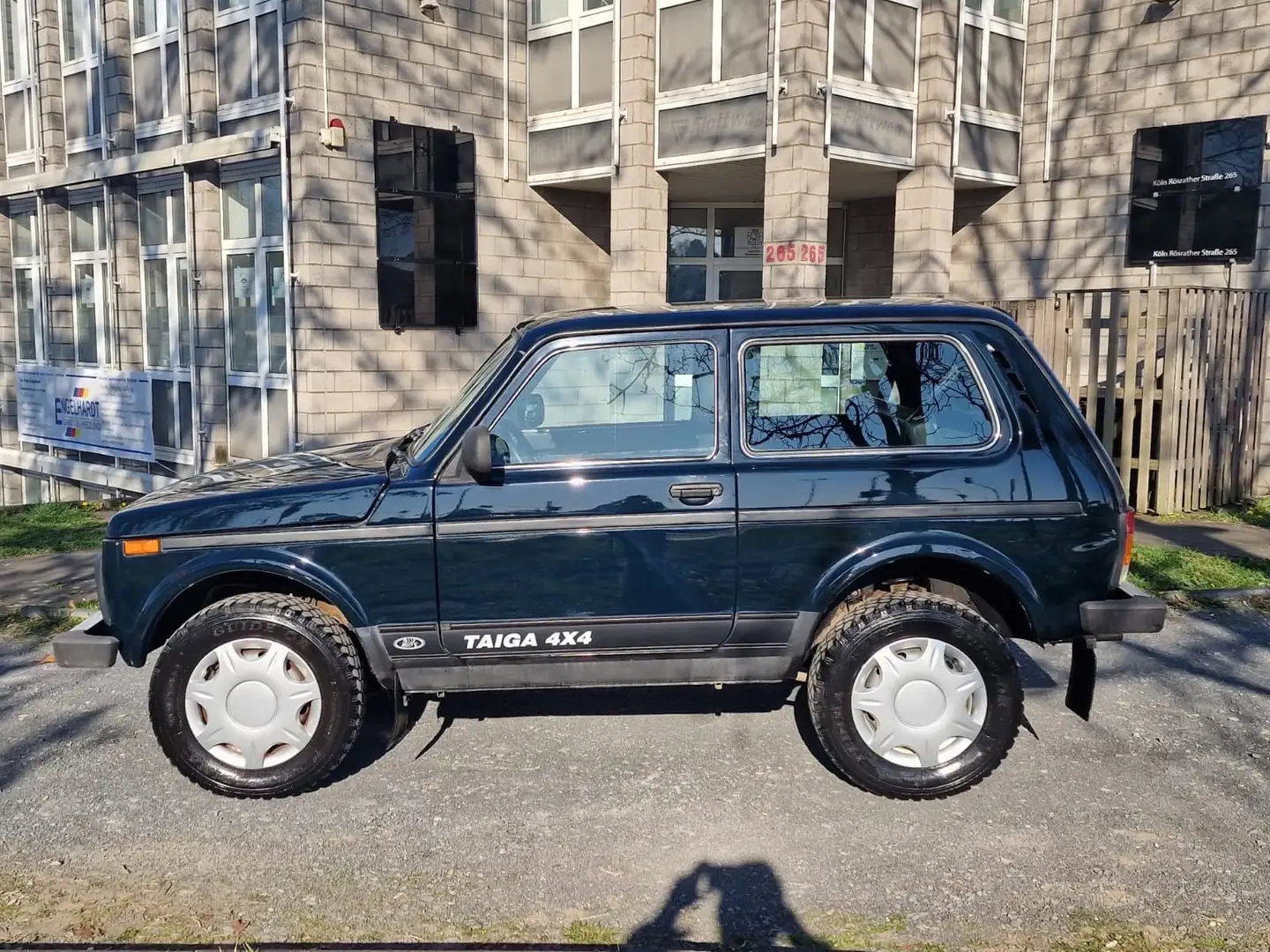 Lada Taiga Urban 4x4. 25.000 km /Hohlraumversiegelung Verde - 2