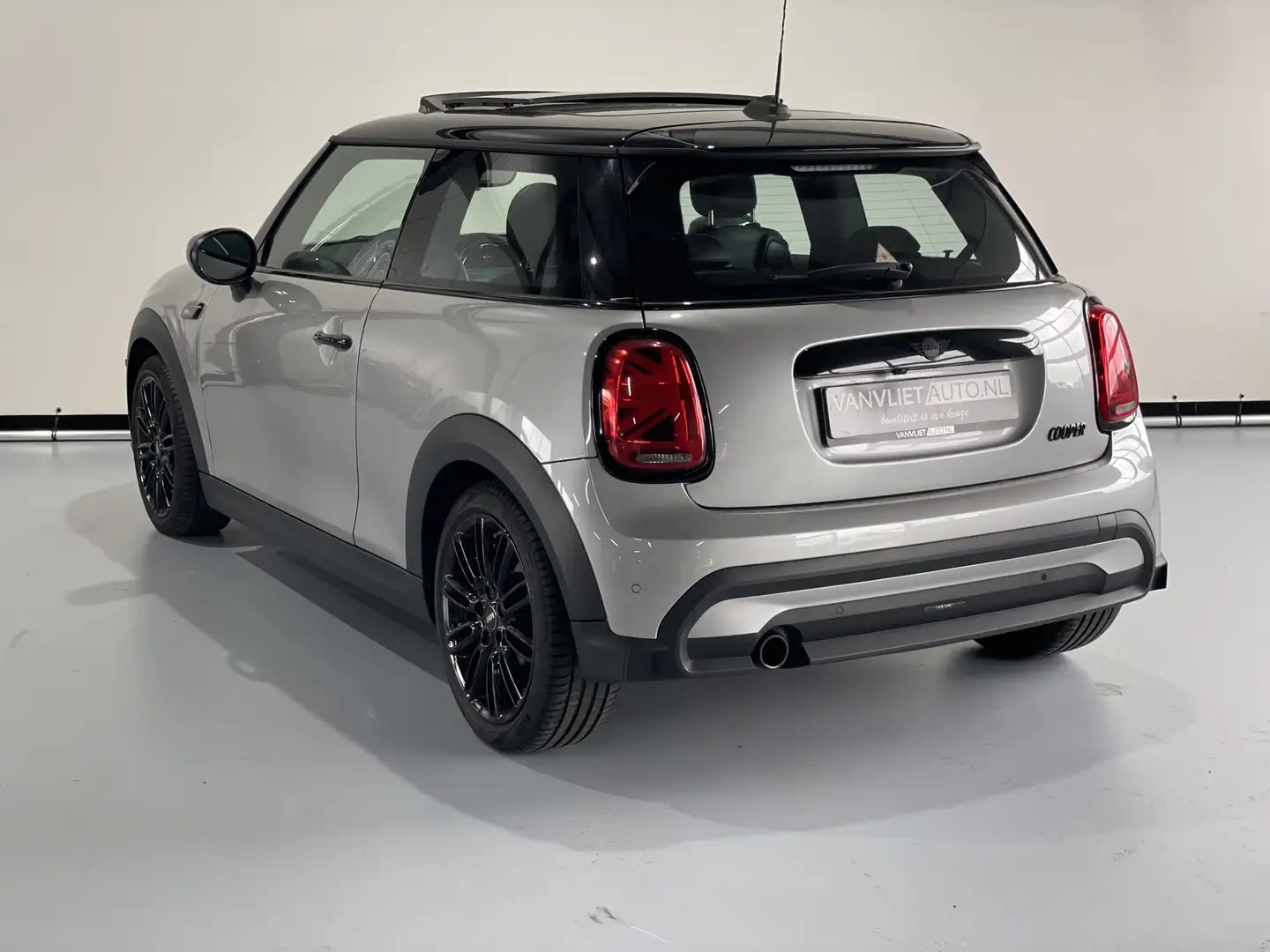 MINI Cooper Mini 1.5 Camden Plus Edition LEDER / PANO DAK CAME Gris - 2