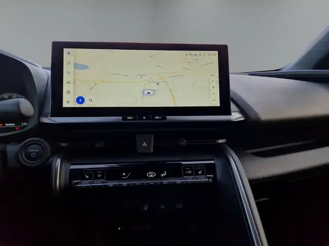 Toyota C-HR view 15
