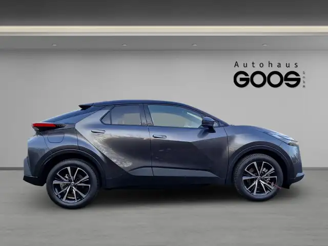 Toyota C-HR view 6