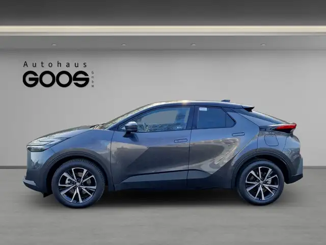 Toyota C-HR view 2
