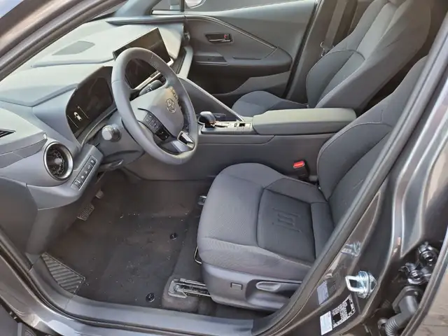 Toyota C-HR view 10