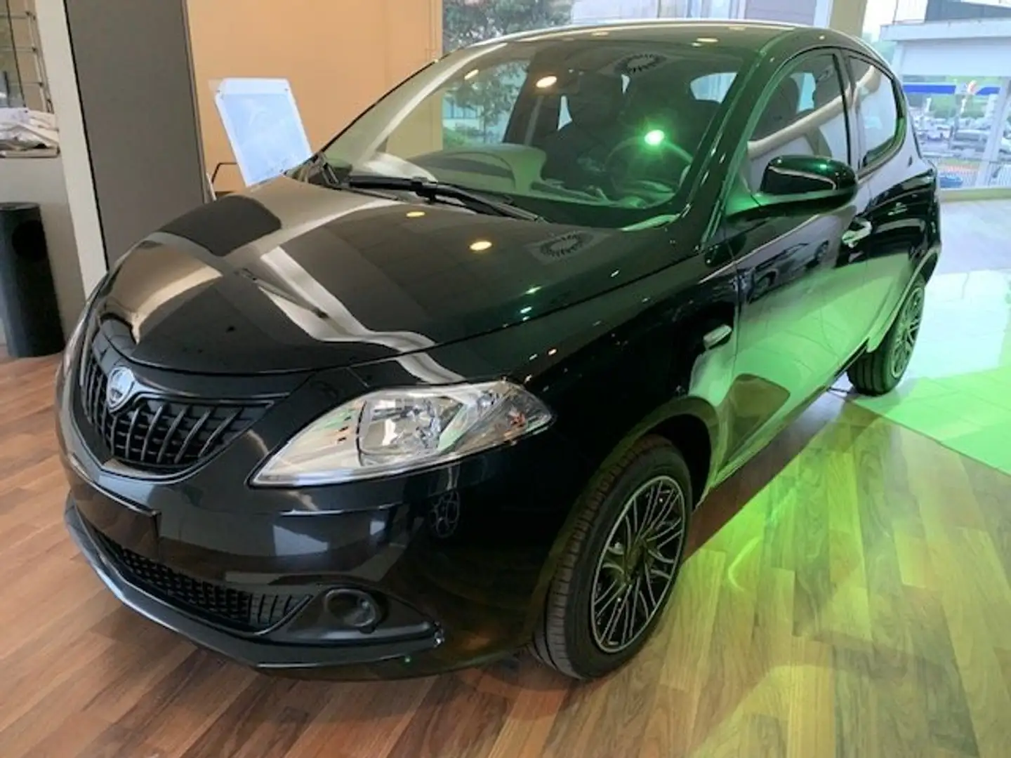 Lancia Ypsilon 1.0 Hybrid Oro - KM ZERO! Negro - 1
