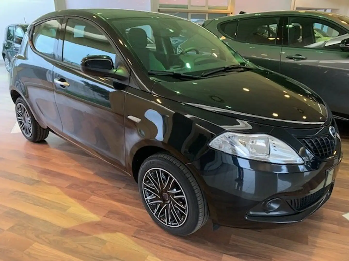 Lancia Ypsilon 1.0 Hybrid Oro - KM ZERO! Negro - 2