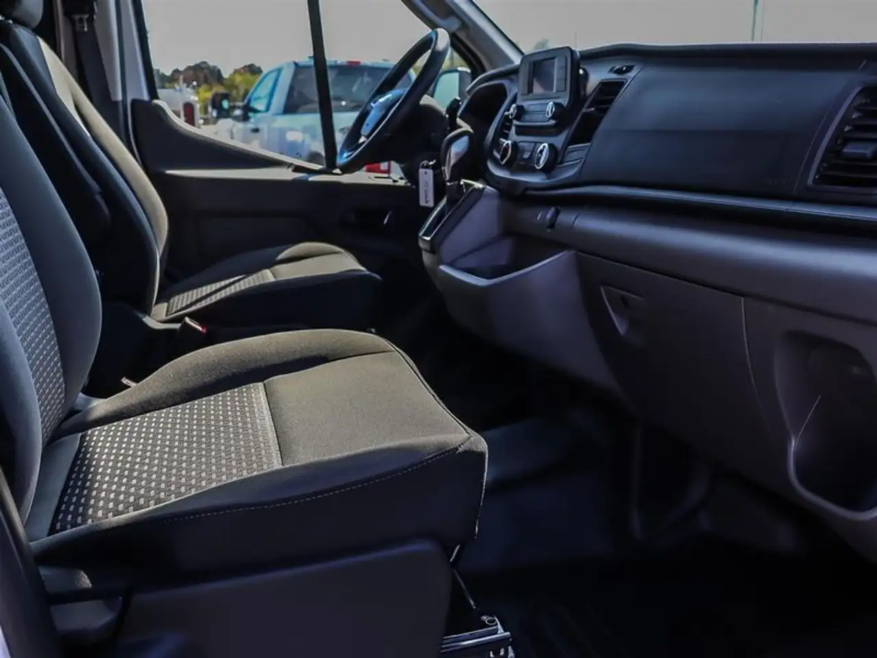 Ford Transit Cargo Van снимка Ford Transit Cargo Van