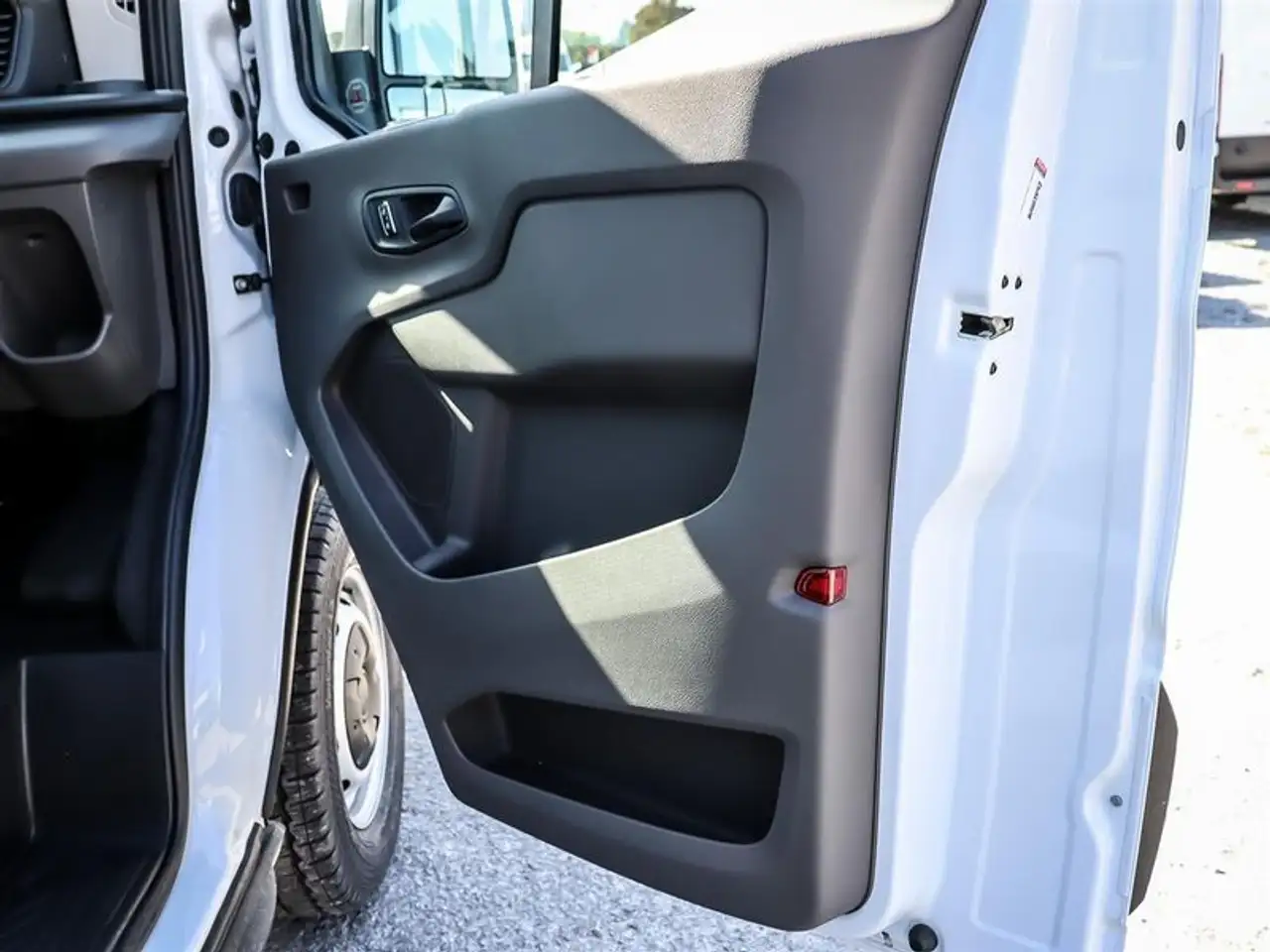 Ford Transit Cargo Van снимка Ford Transit Cargo Van