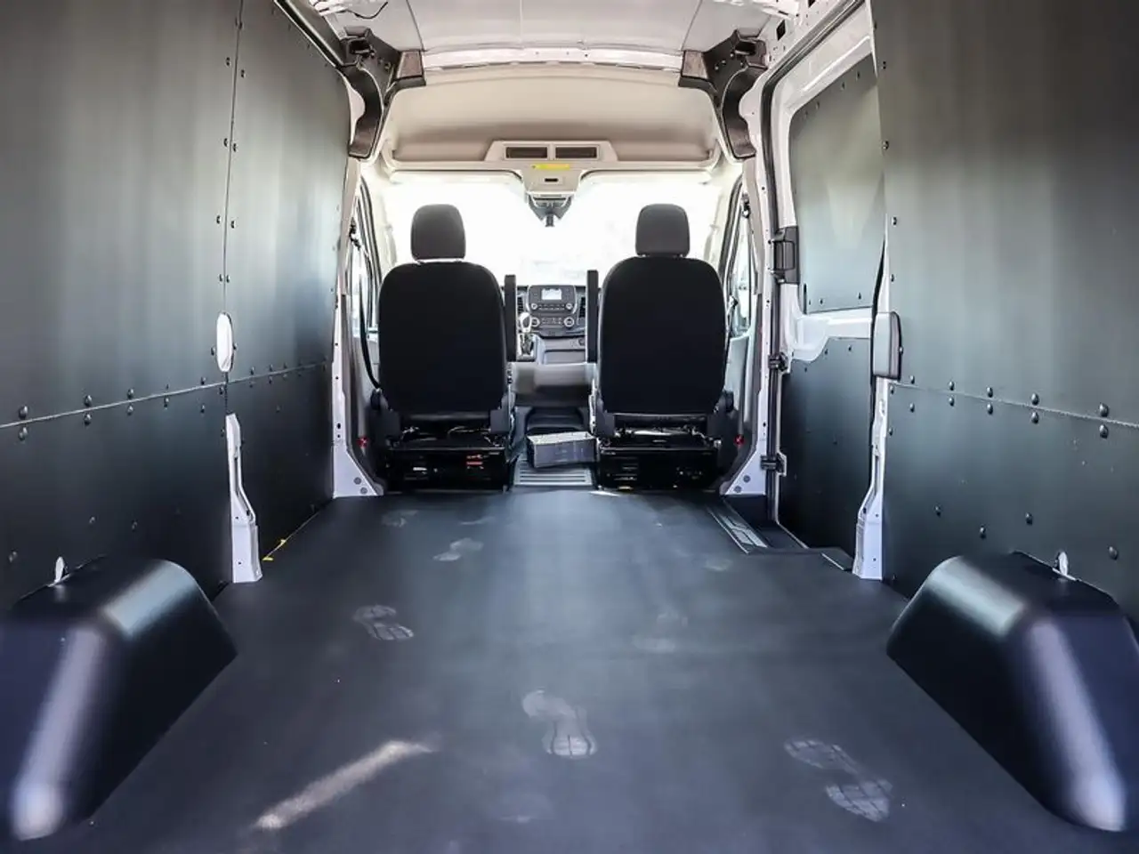 Ford Transit Cargo Van снимка Ford Transit Cargo Van