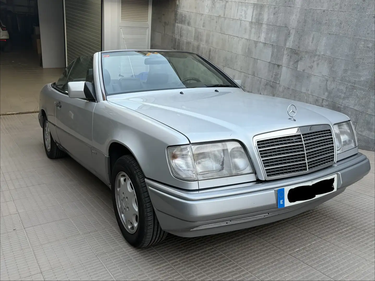Mercedes-Benz E 220 Cabriolet - 1
