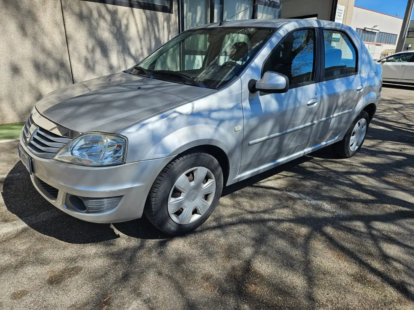 Dacia Logan Logan 1.4  - NEOPATENTATI ✔ Plateado - 1