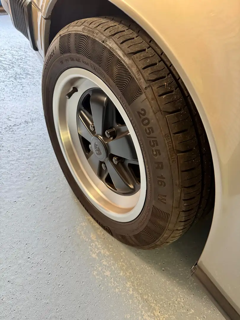 Porsche 911 Oro - 1