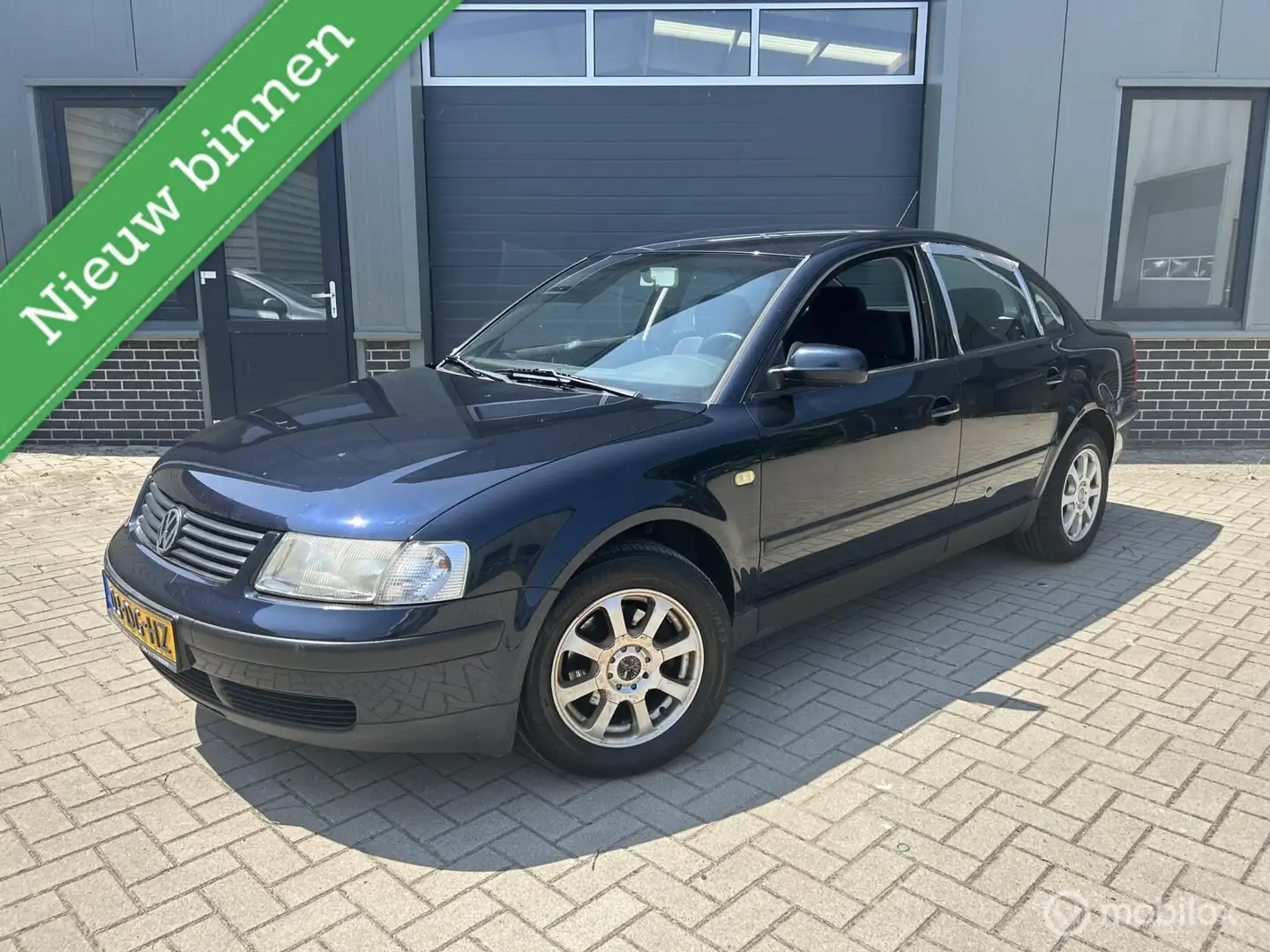 Volkswagen Passat 1.8-5V Trendline | Airco | APK 02-12-2025 Blauw - 1