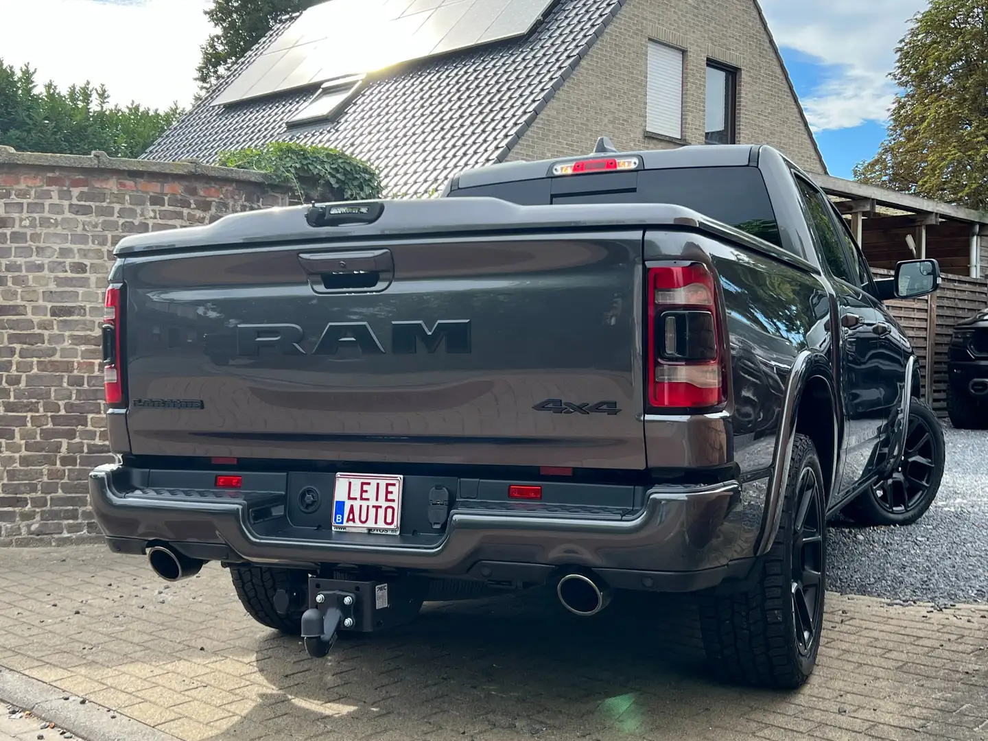 Dodge RAM 2024 Laramie Night-sunr-aire sus-€ 70.900 excl. Grau - 2