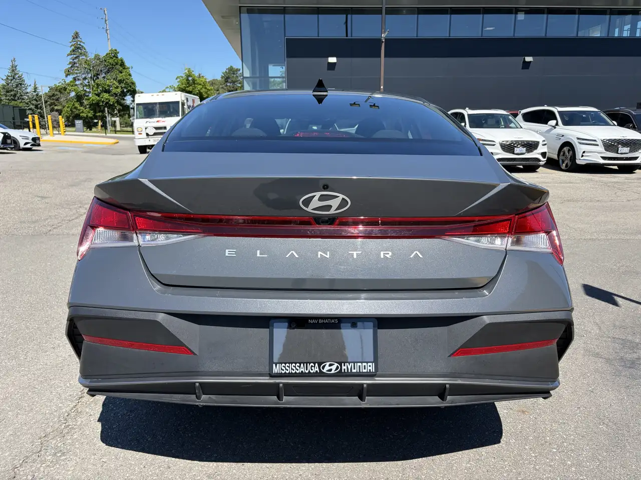 Hyundai ELANTRA photo Hyundai ELANTRA