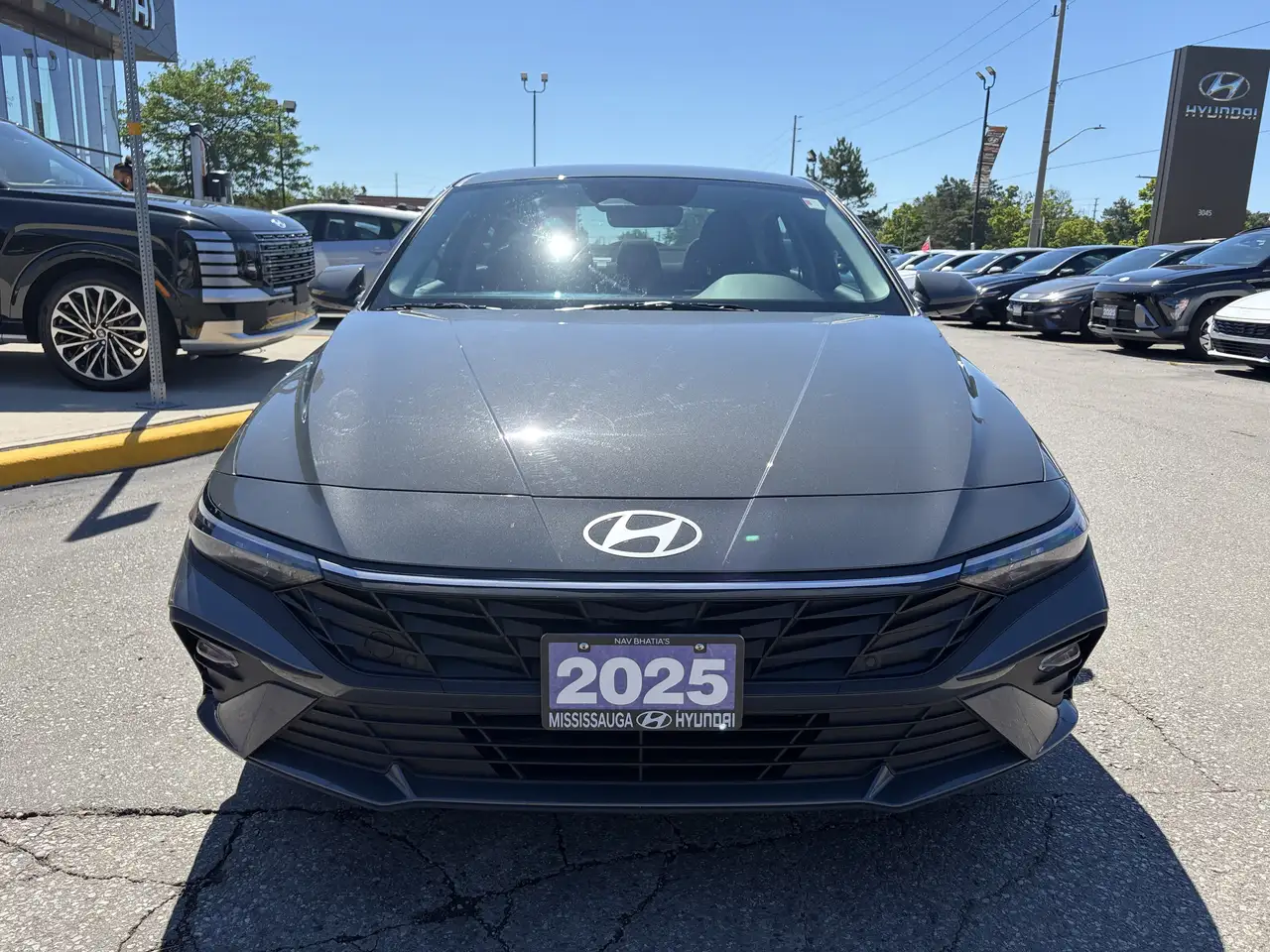Hyundai ELANTRA photo Hyundai ELANTRA