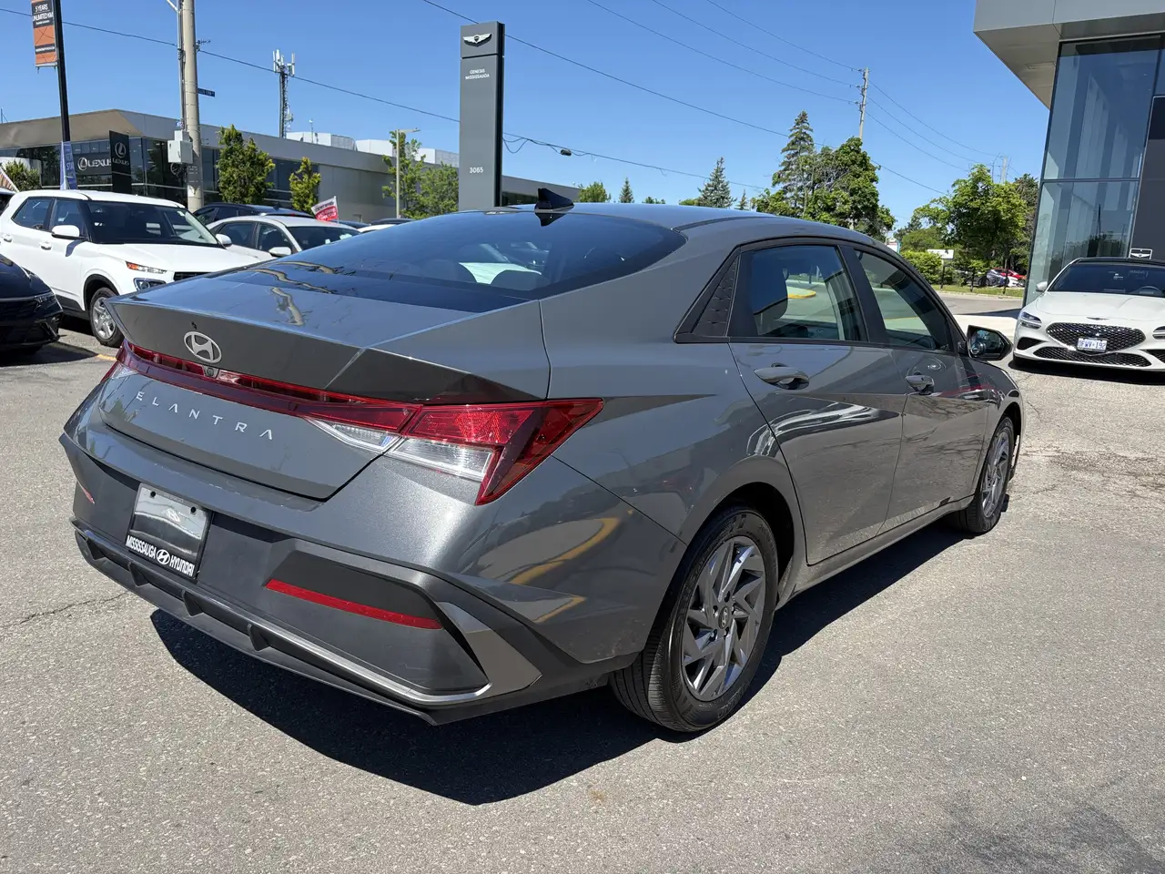 Hyundai ELANTRA photo Hyundai ELANTRA