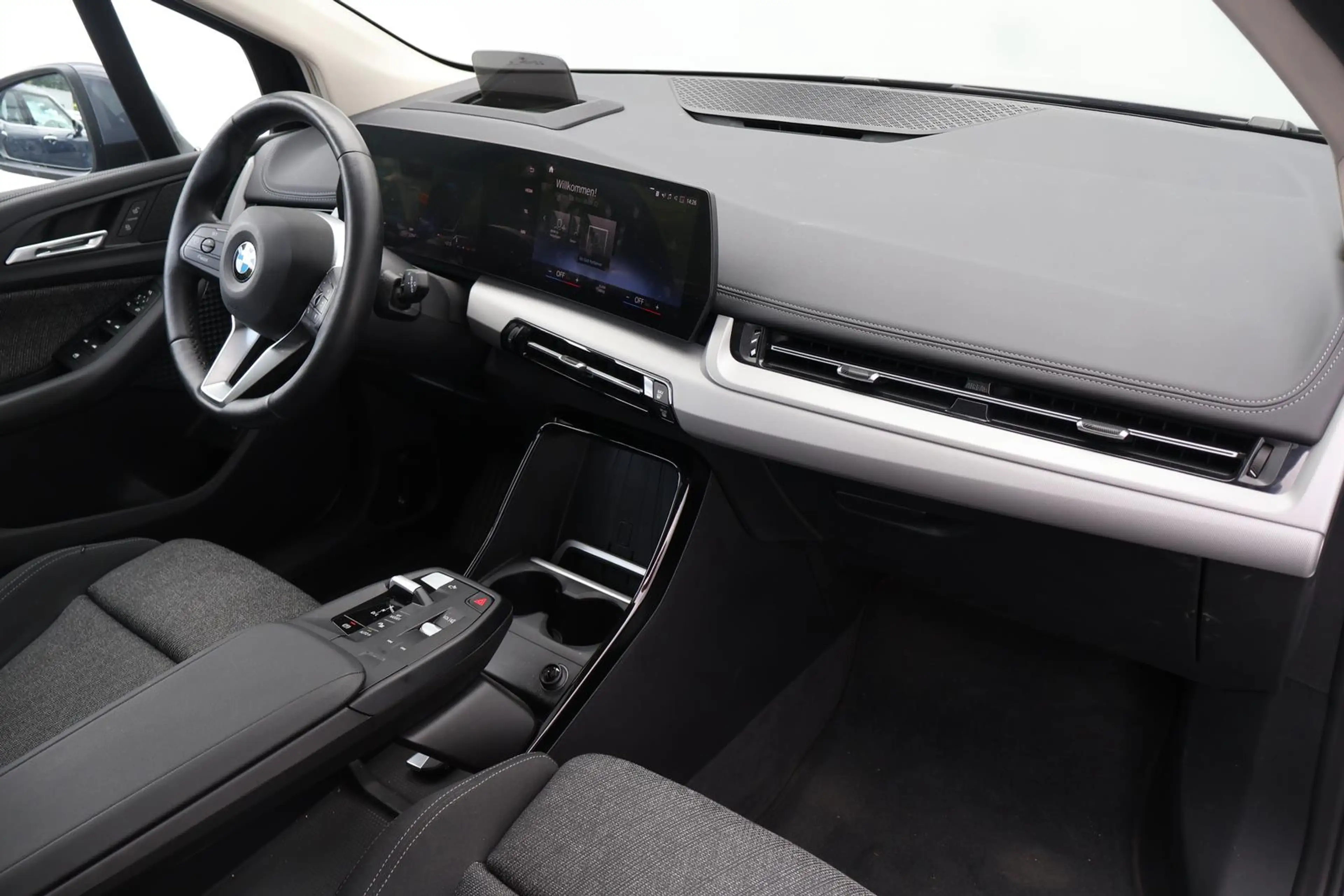 BMW 223 i Active Tourer PANO 360° LED PA+ — photo 13
