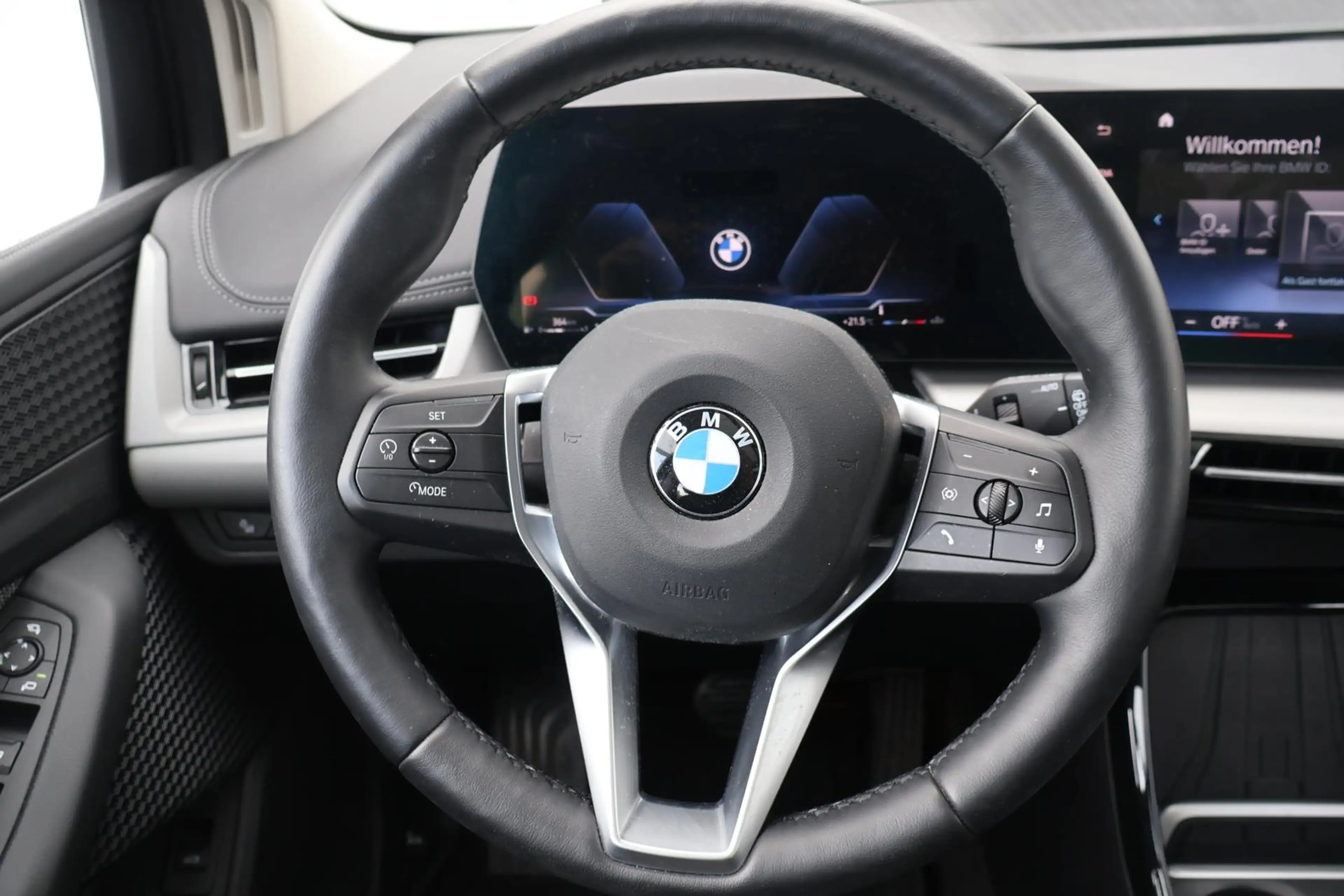 BMW 223 i Active Tourer PANO 360° LED PA+ — photo 15