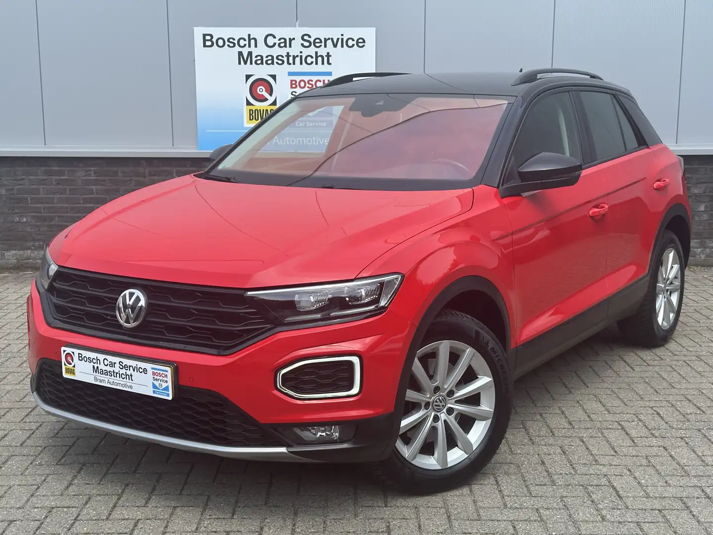 Volkswagen T-Roc 1.5 TSI Style | Carplay | Adaptive CC | Sport | In Rood - 1