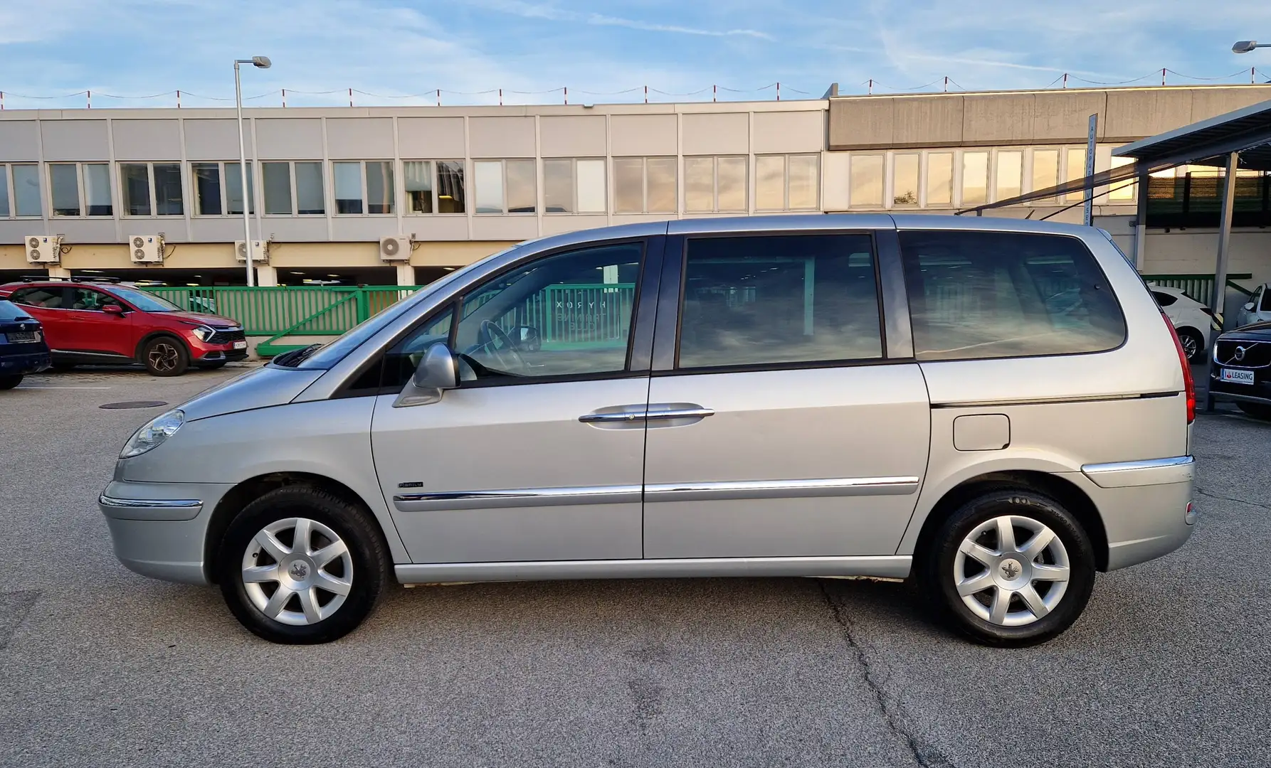 Peugeot 807 807 2,0 HDi 140 FAP Family Family Grau - 2