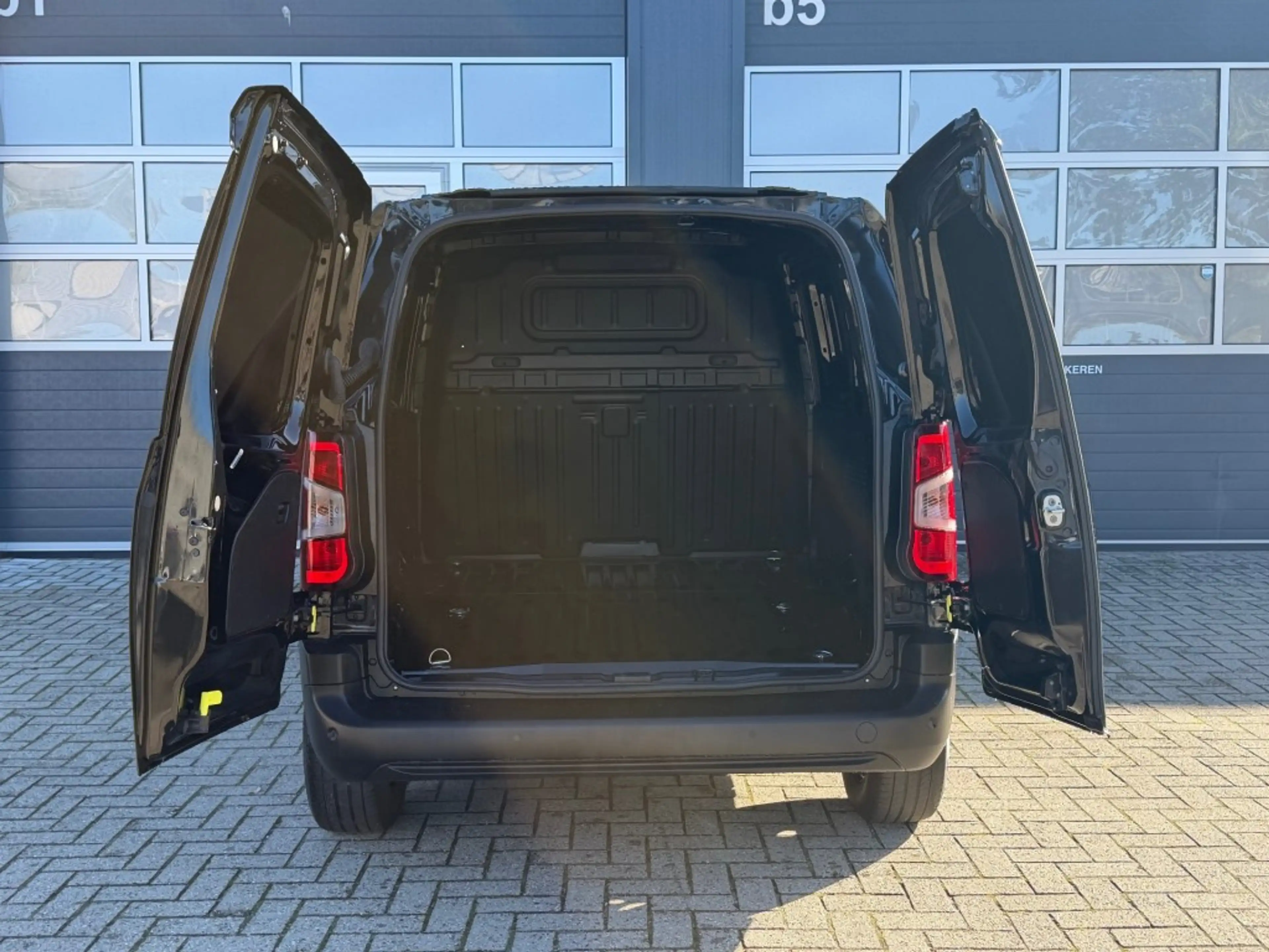 Opel Combo-e 136PK Electric 50kWh Snelladen 275km WLTP / Multim — photo 8