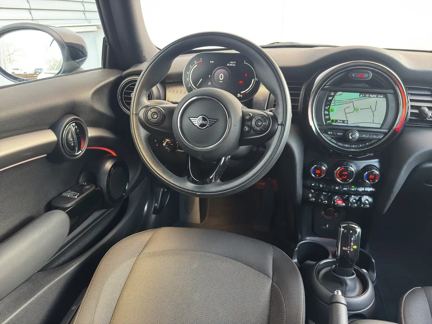 MINI Cooper 3-T LED Navi ParkAs PDC v/h Schwarz - 2