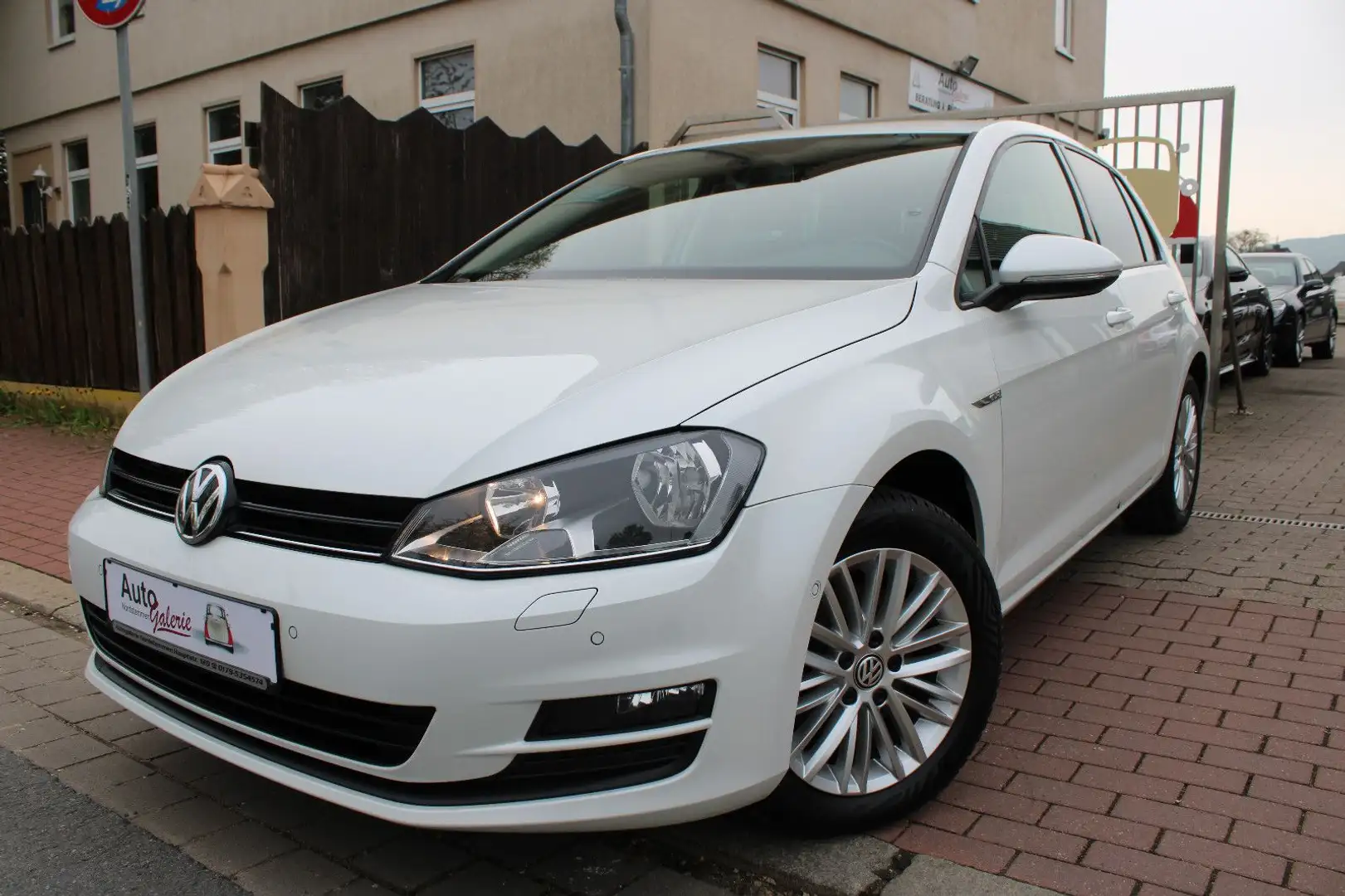 Volkswagen Golf VII Lim. Cup BMT|Automatik|Sitzheiz.|Alu Blanco - 1