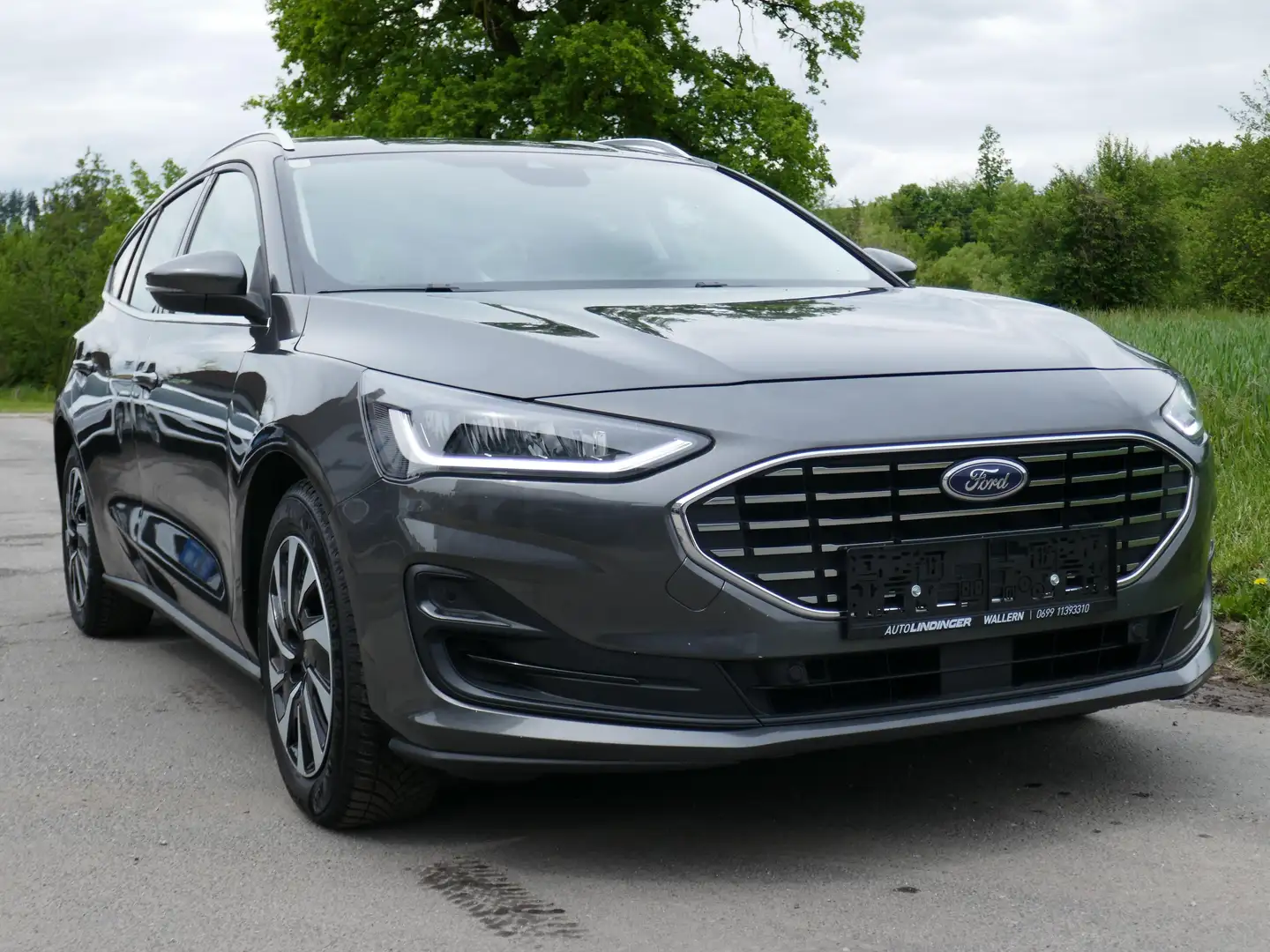 Ford Focus Titanium Grau - 2