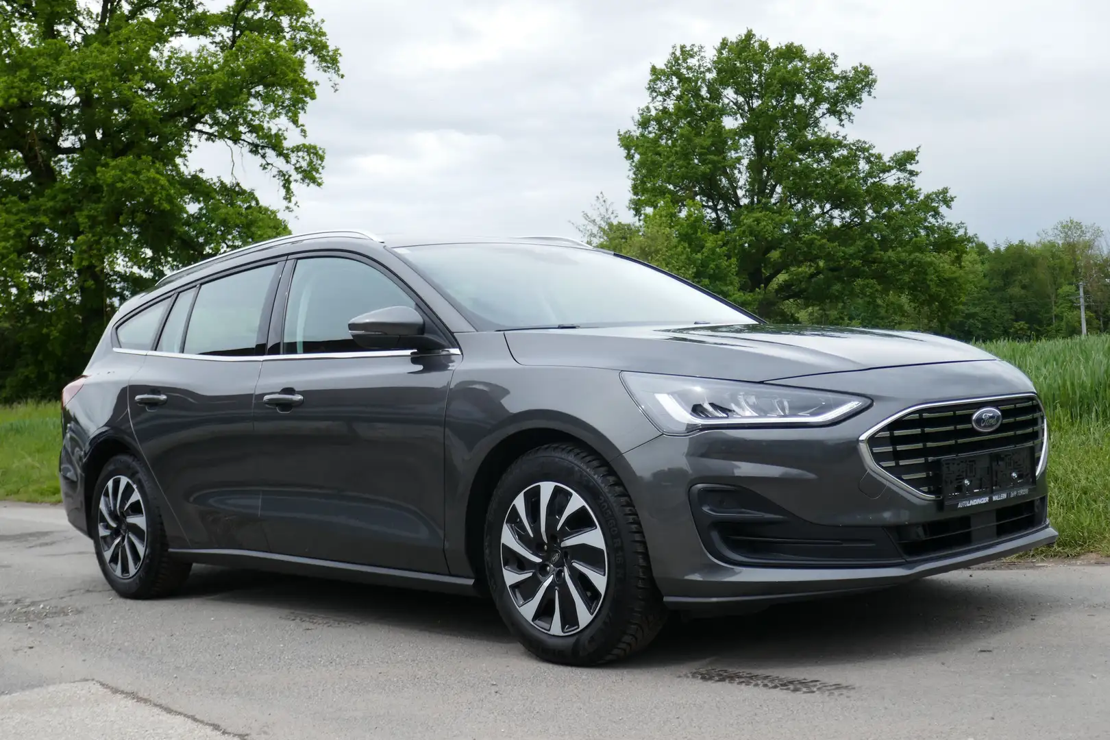 Ford Focus Titanium Grau - 1