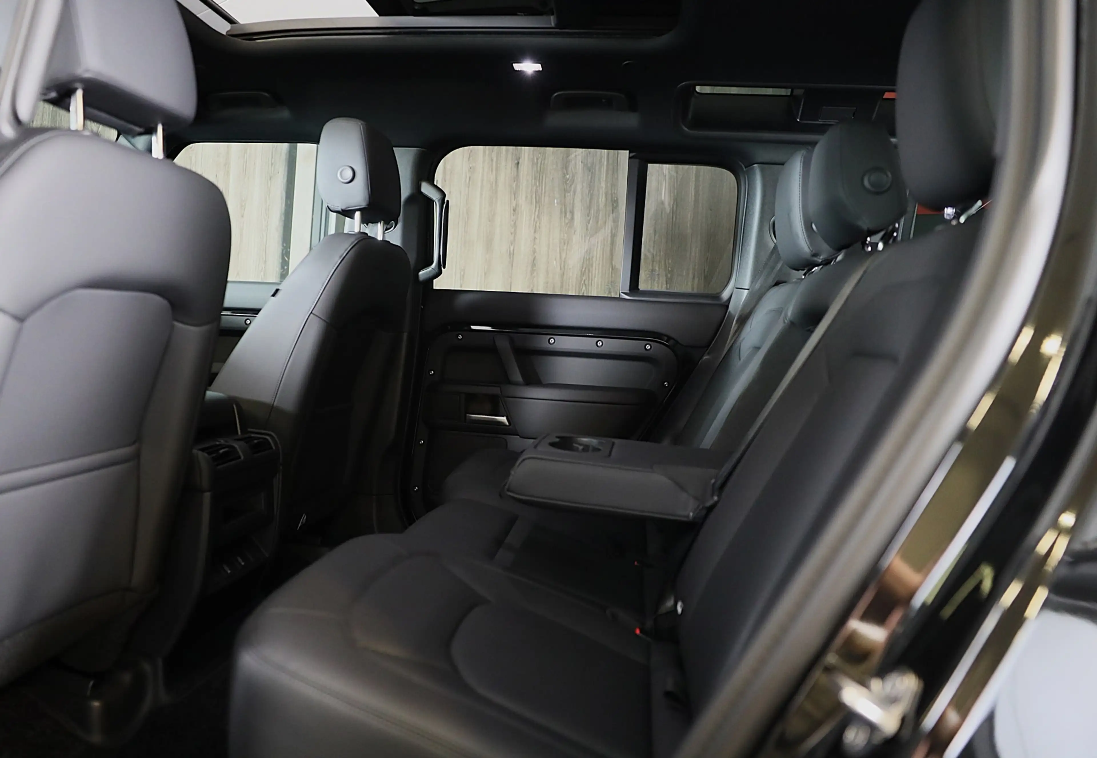 Land Rover Defender 110 2.0 P300e 110 X-Dynamic FACELIFT SE / MERIDIAN — photo 14