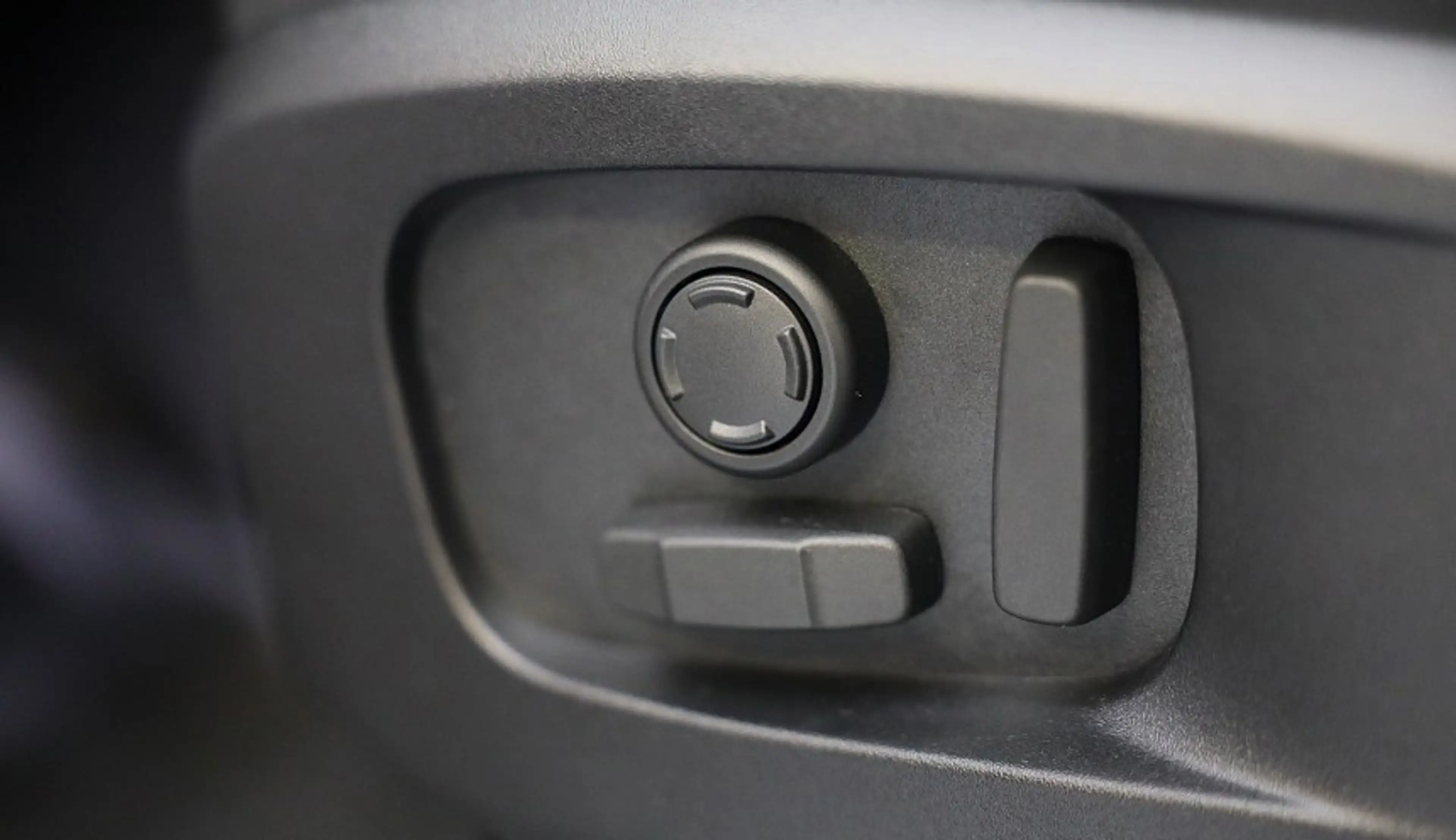 Land Rover Defender 110 2.0 P300e 110 X-Dynamic FACELIFT SE / MERIDIAN — photo 12