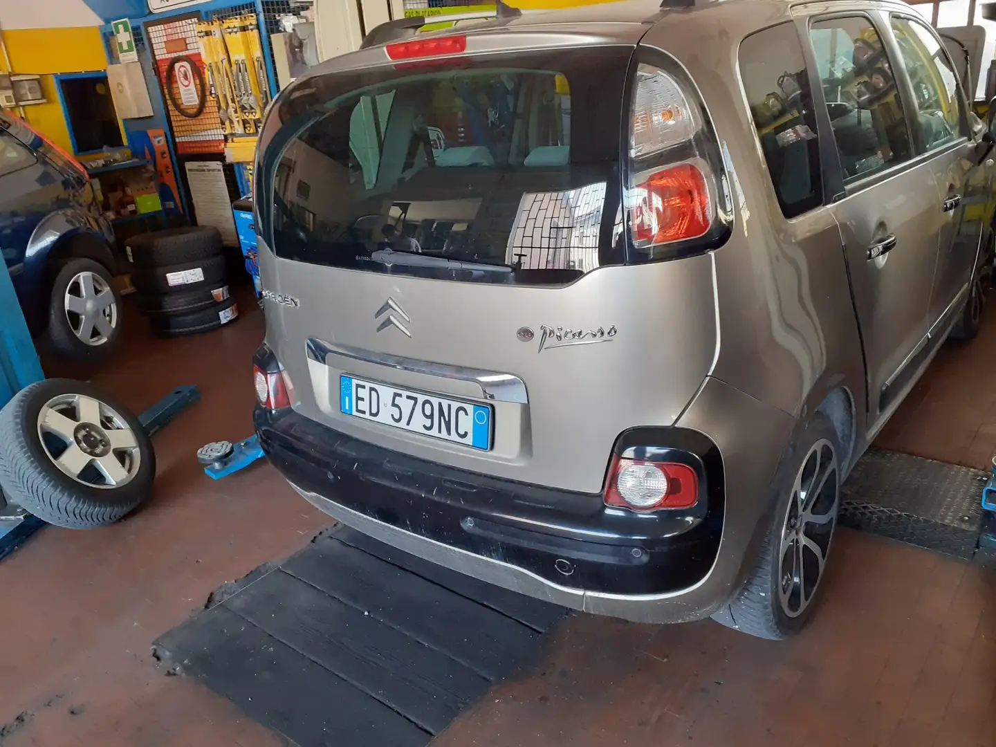 Citroen C3 Picasso esclusive style 1.6 Benzina Bronze - 2