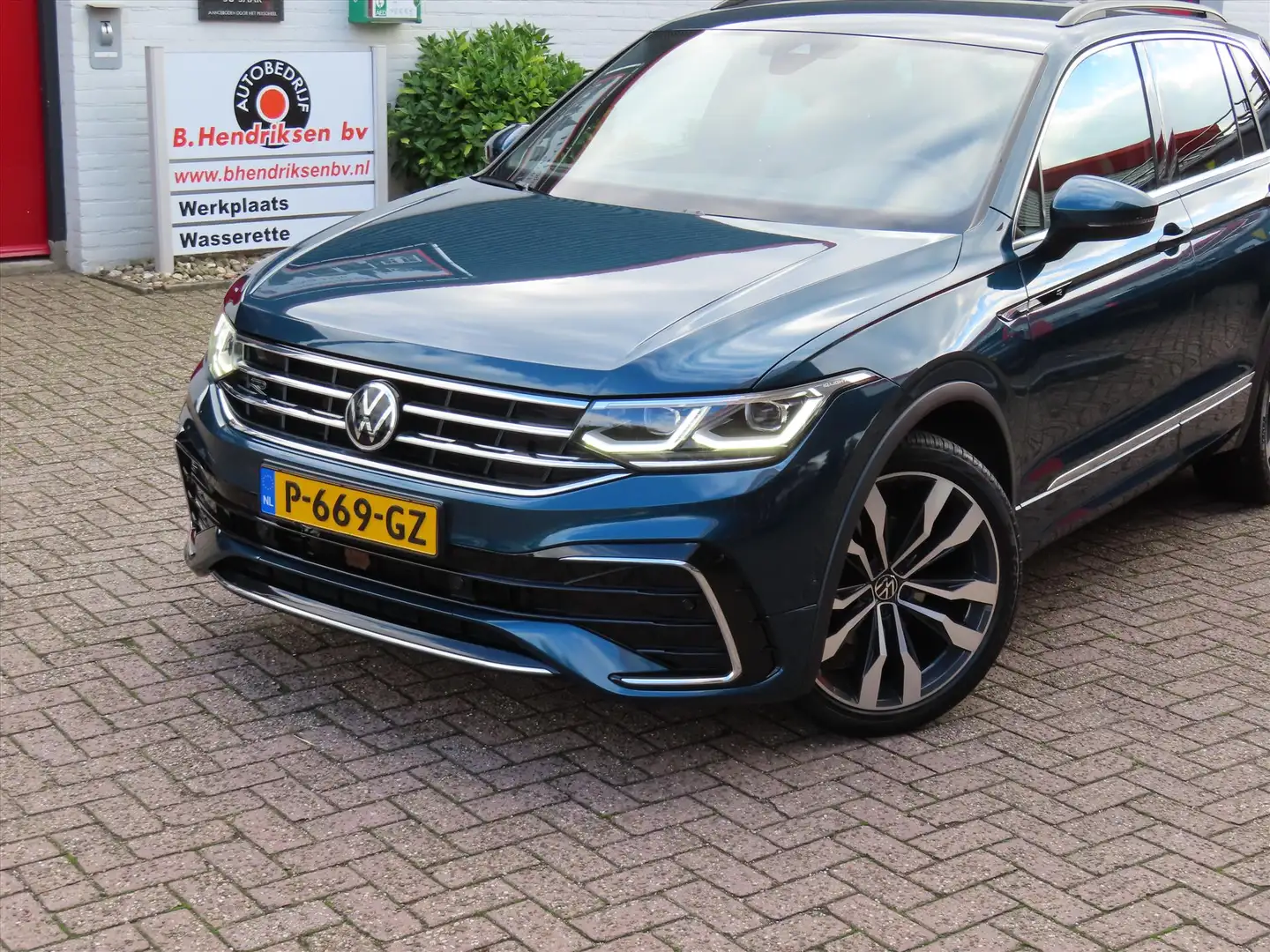 Volkswagen Tiguan 1.5 TSI 150pk DSG R-Line Business+/ Facelift model Bleu - 2