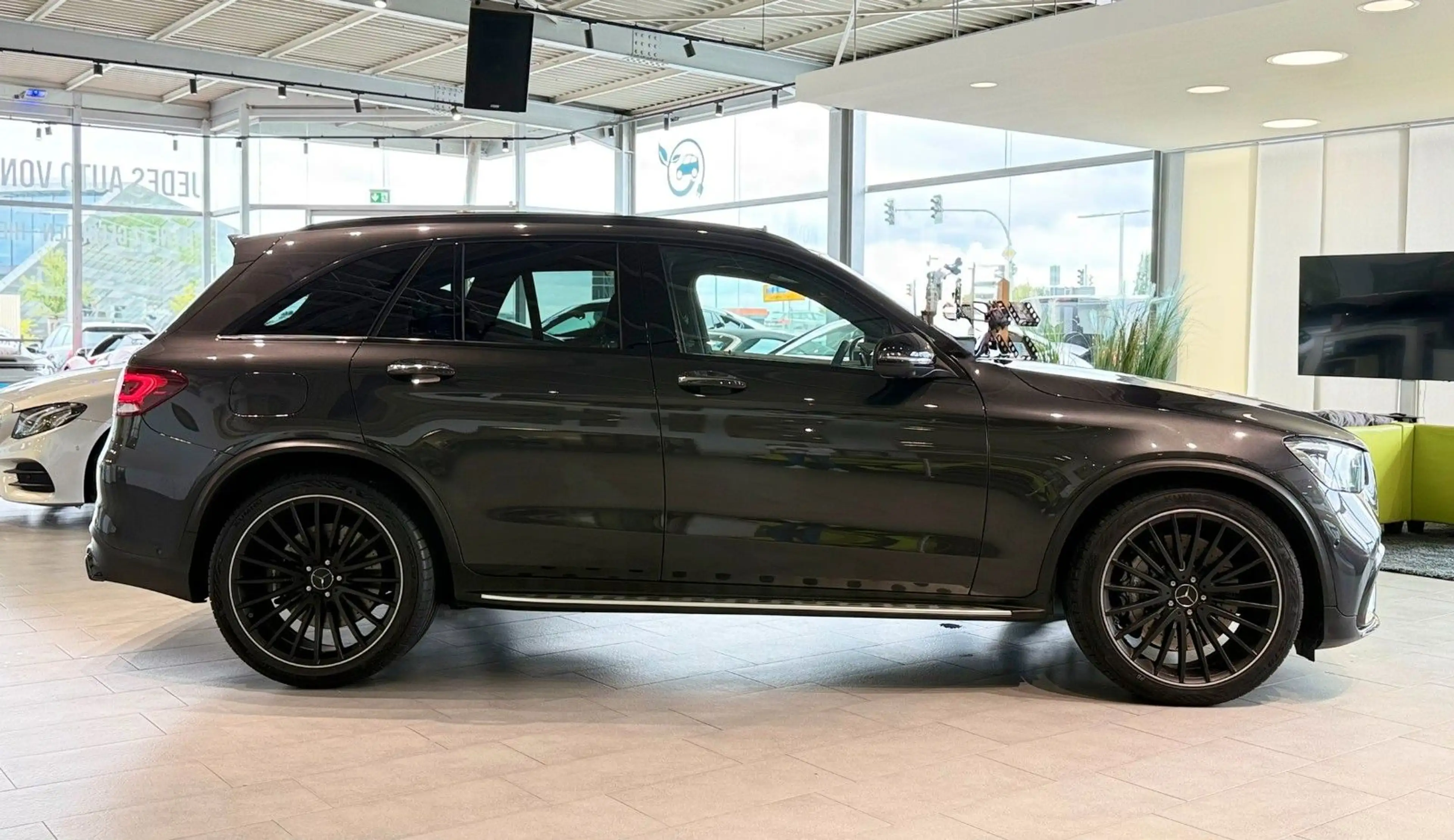 Mercedes-Benz GLC 63 AMG 4Matic*Night-Paket*Ambiente*Pano.*HUD — photo 7