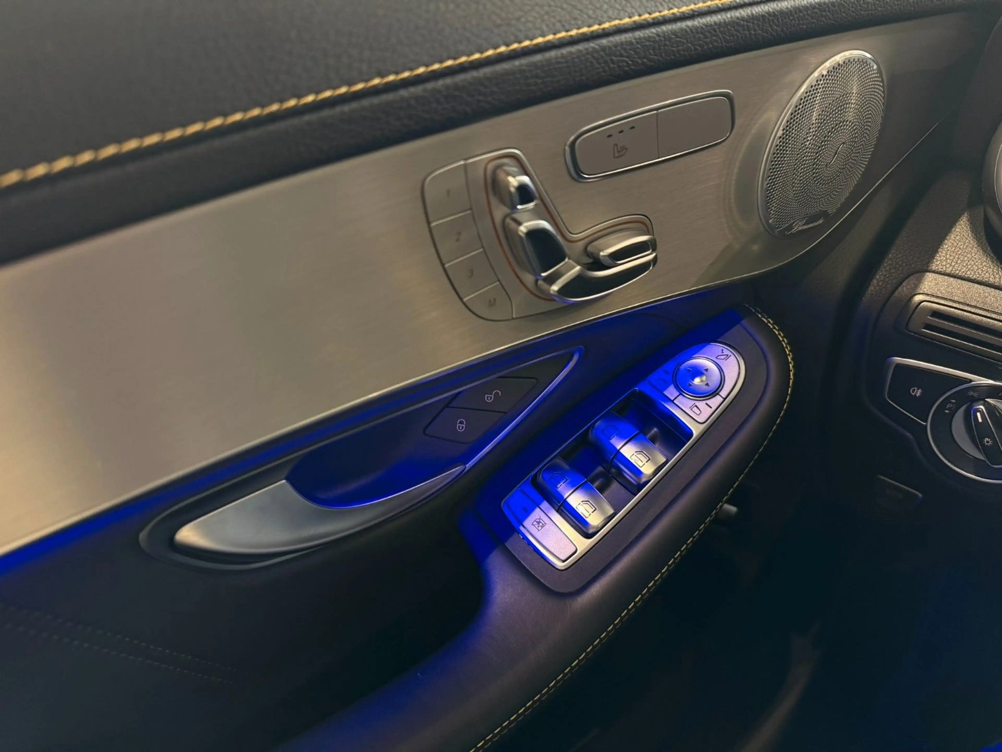 Mercedes-Benz GLC 63 AMG 4Matic*Night-Paket*Ambiente*Pano.*HUD — photo 10