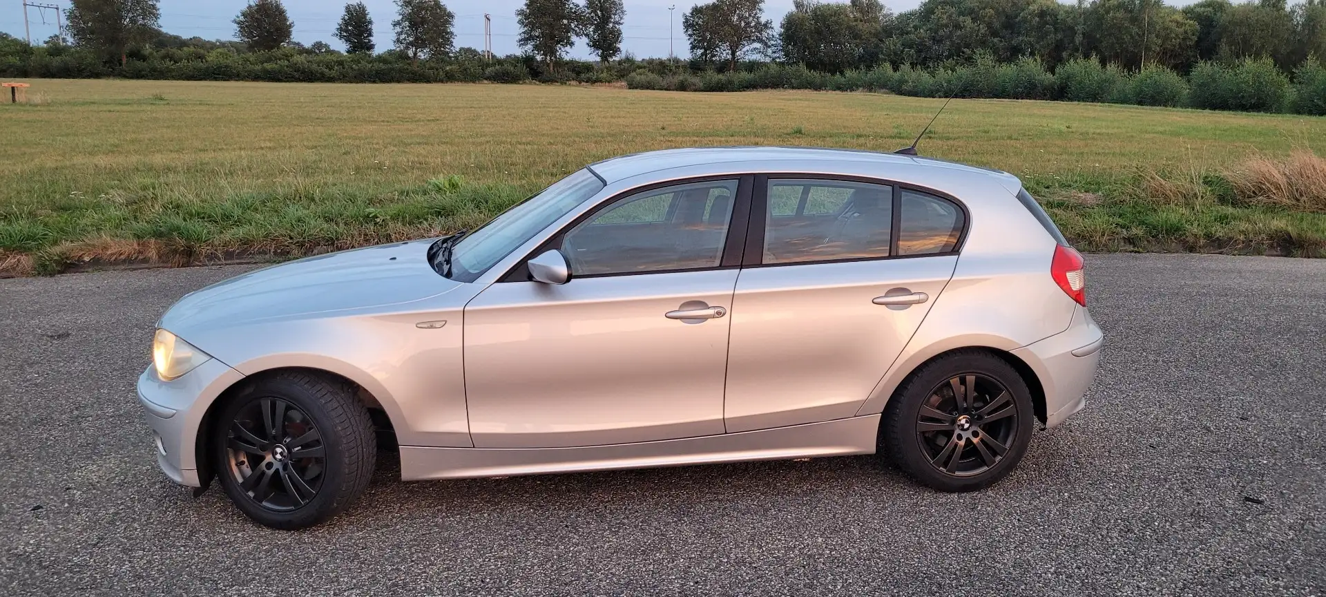BMW 116 BMW 1-serie 116i High Executive Zilver - 2