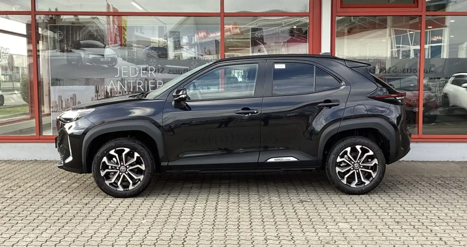 Toyota Yaris Cross Hybrid 130 1.5 Teamplayer + 2 Pakete Schwarz - 2