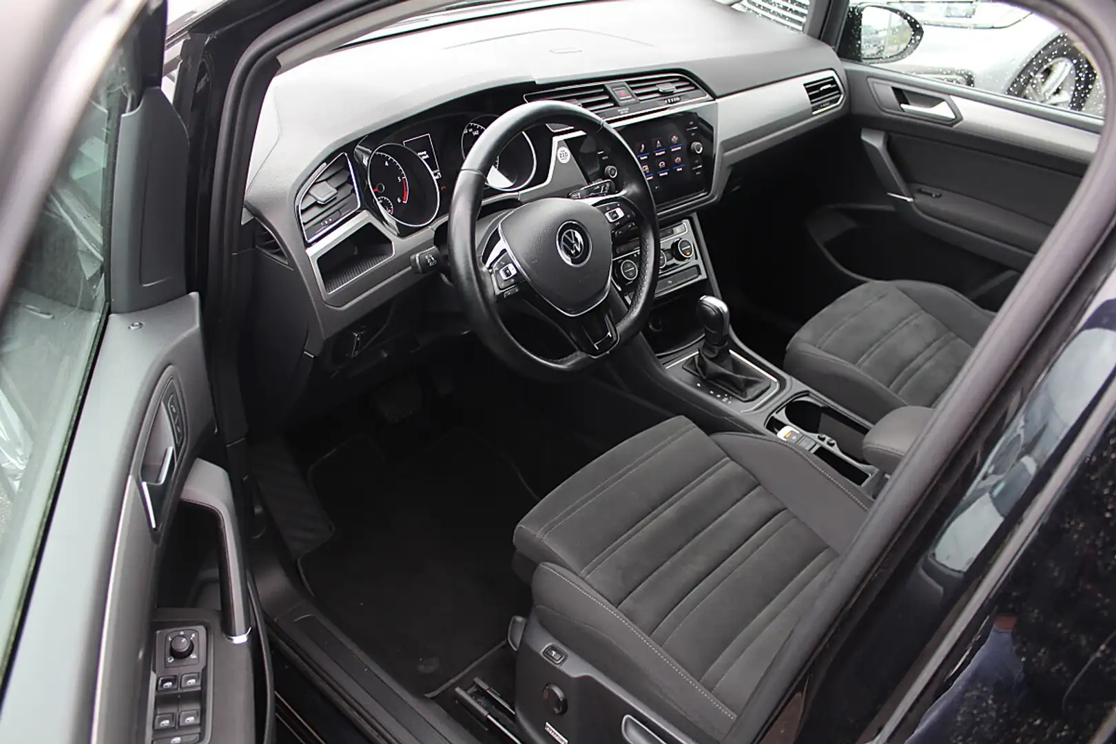 Volkswagen Touran 2,0 BMT TDI DSG Anhänger ACC LED Massage Kamera... Schwarz - 2