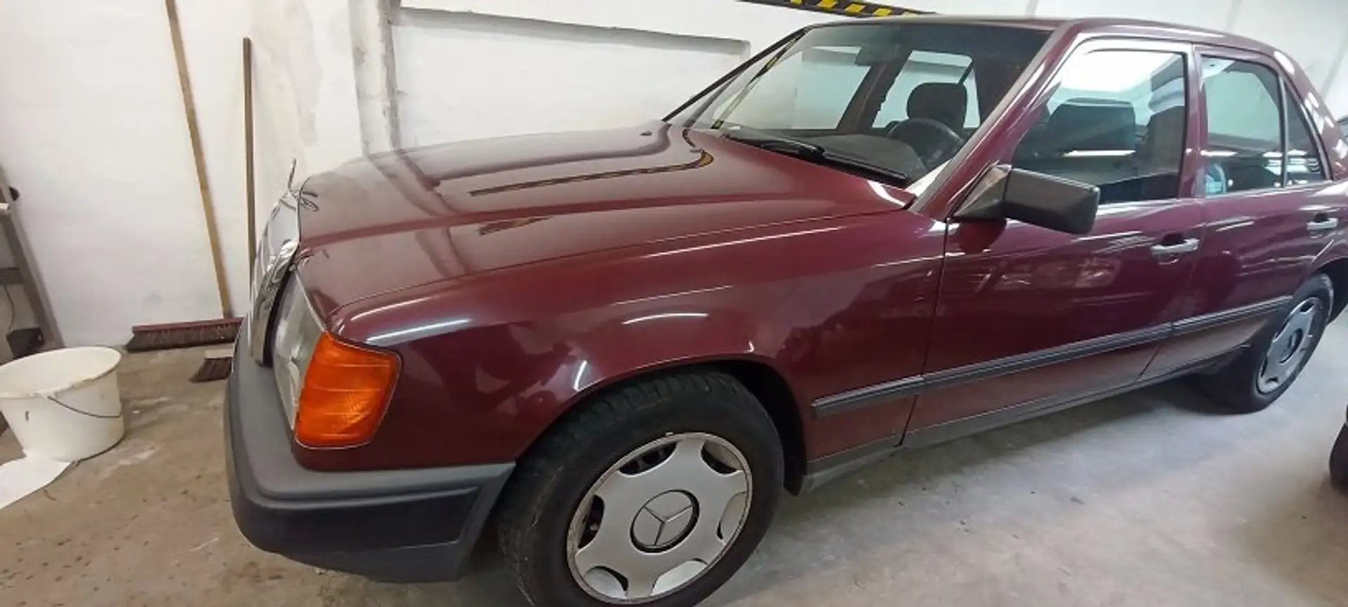Mercedes-Benz E 200 W124 Roşu - 2