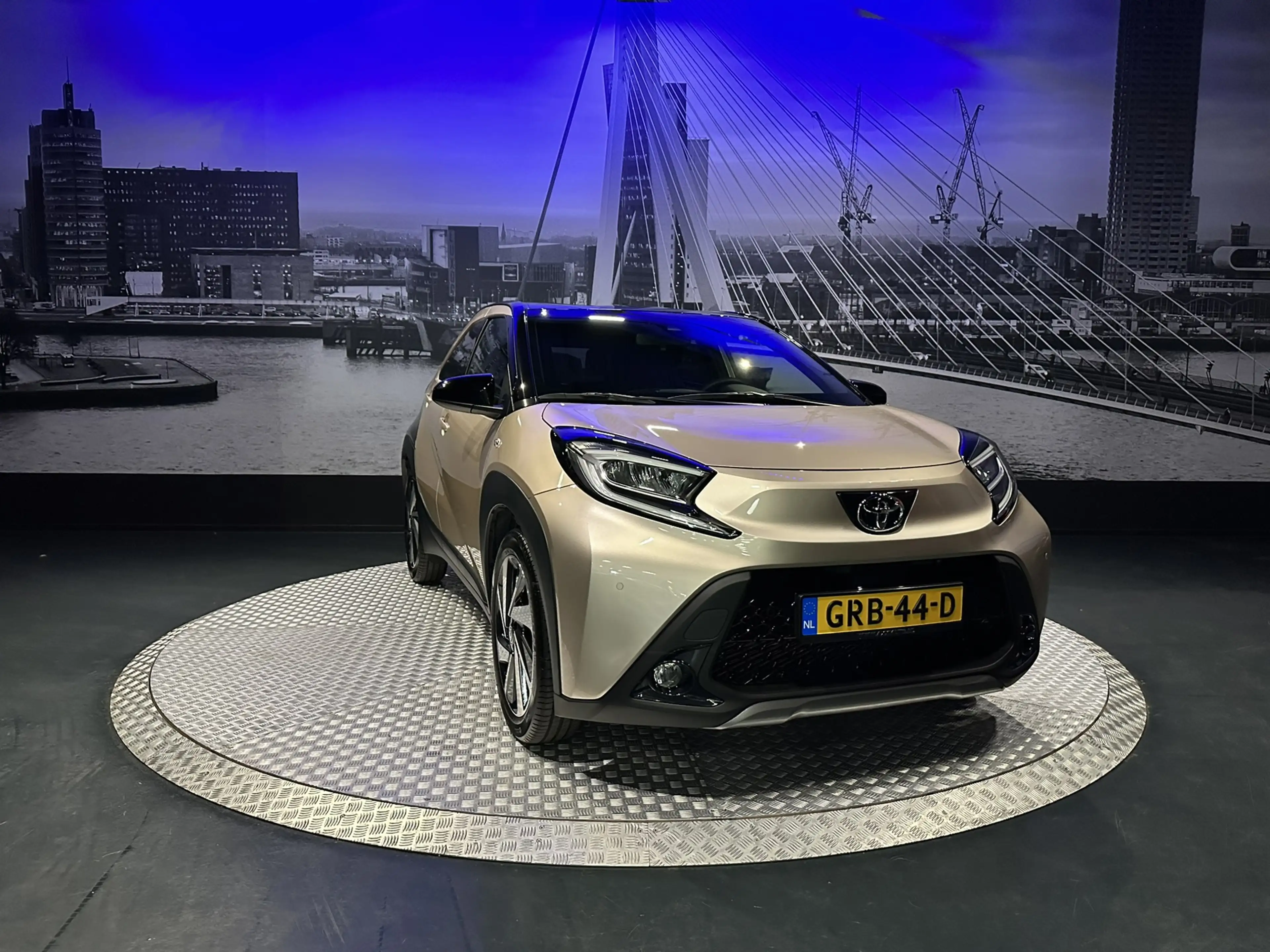 Toyota Aygo X 1.0 VVT-i S-CVT Envy *PDC*Camera*Clima* — photo 4