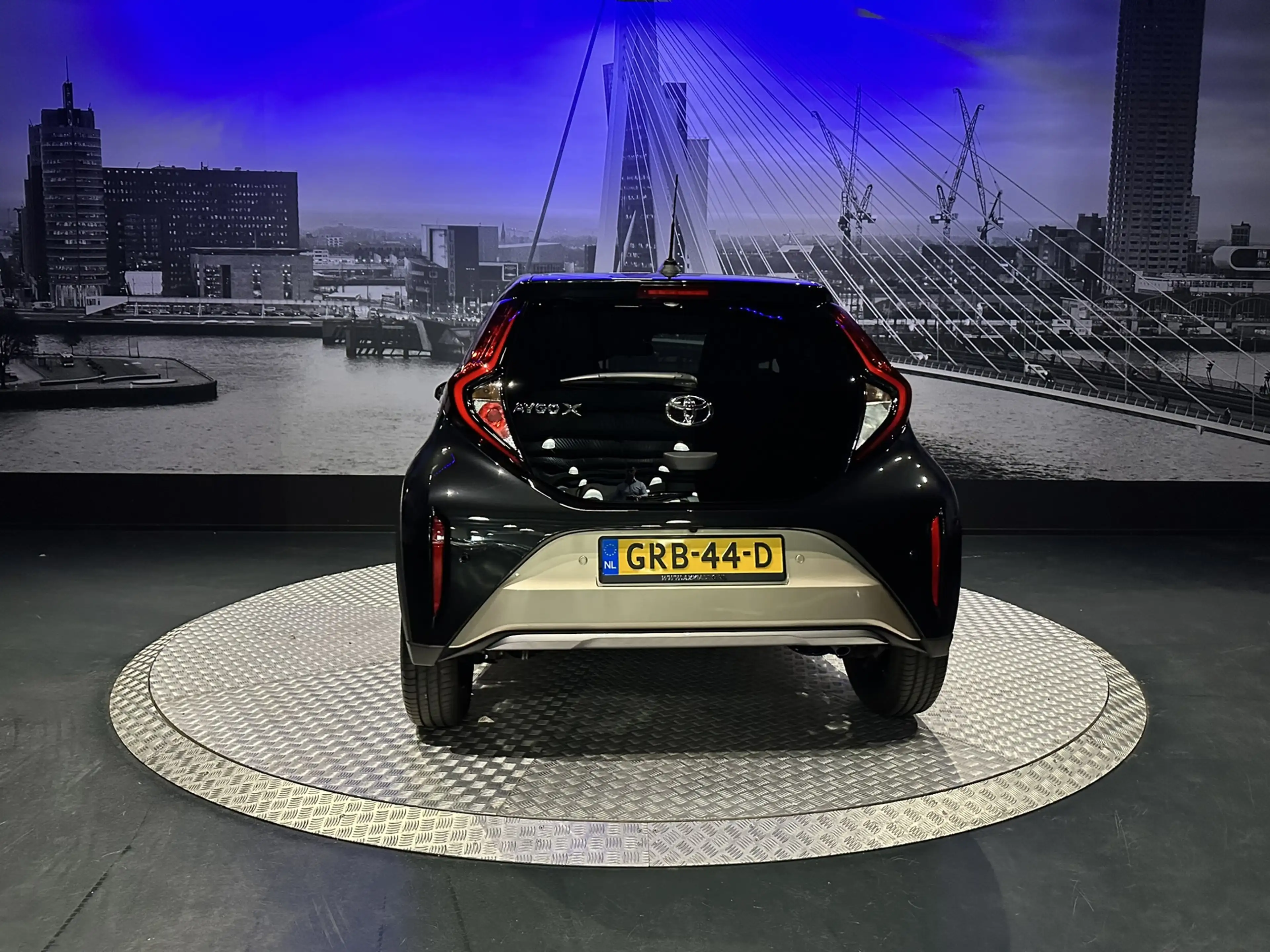Toyota Aygo X 1.0 VVT-i S-CVT Envy *PDC*Camera*Clima* — photo 11