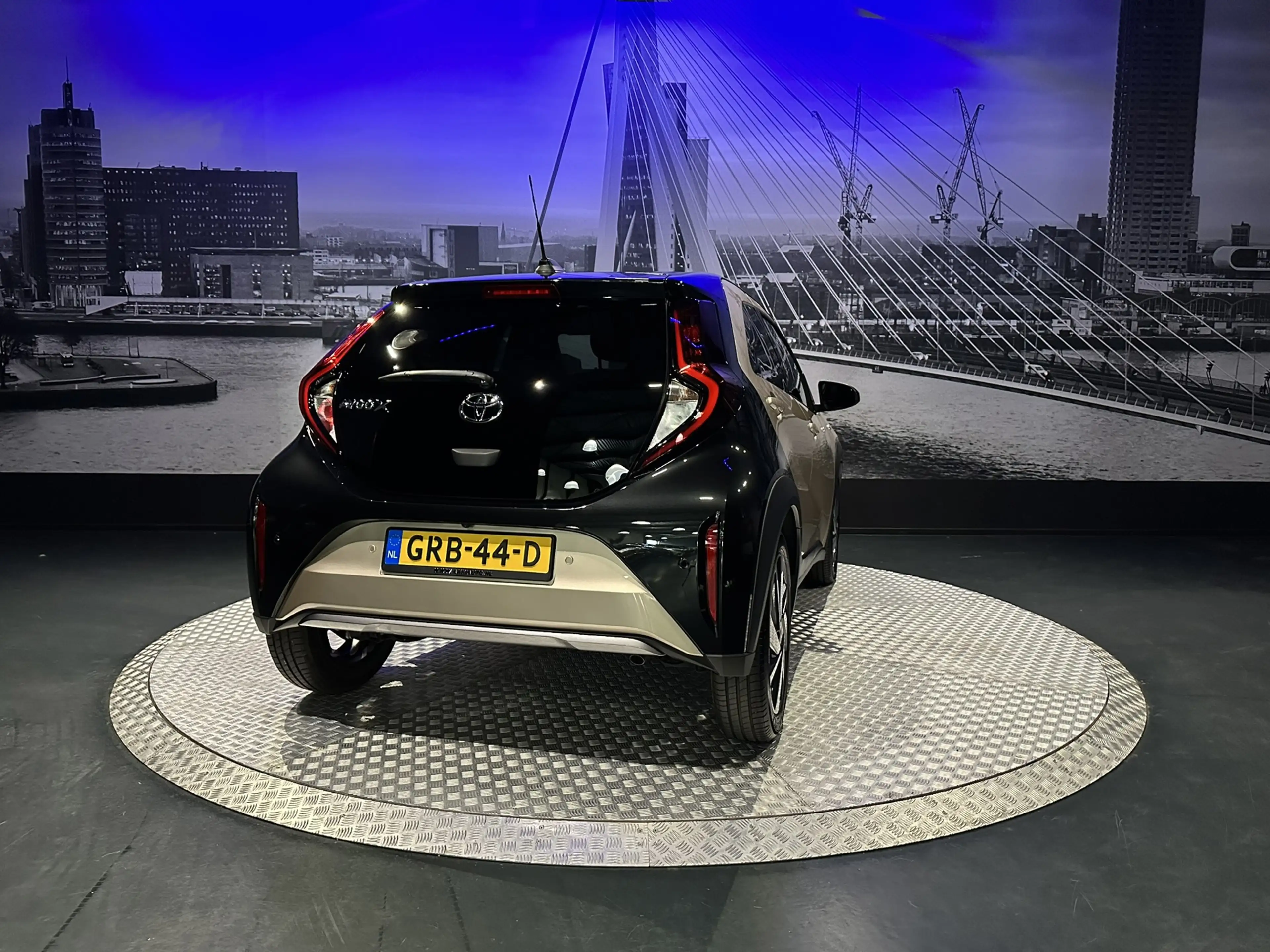 Toyota Aygo X 1.0 VVT-i S-CVT Envy *PDC*Camera*Clima* — photo 12