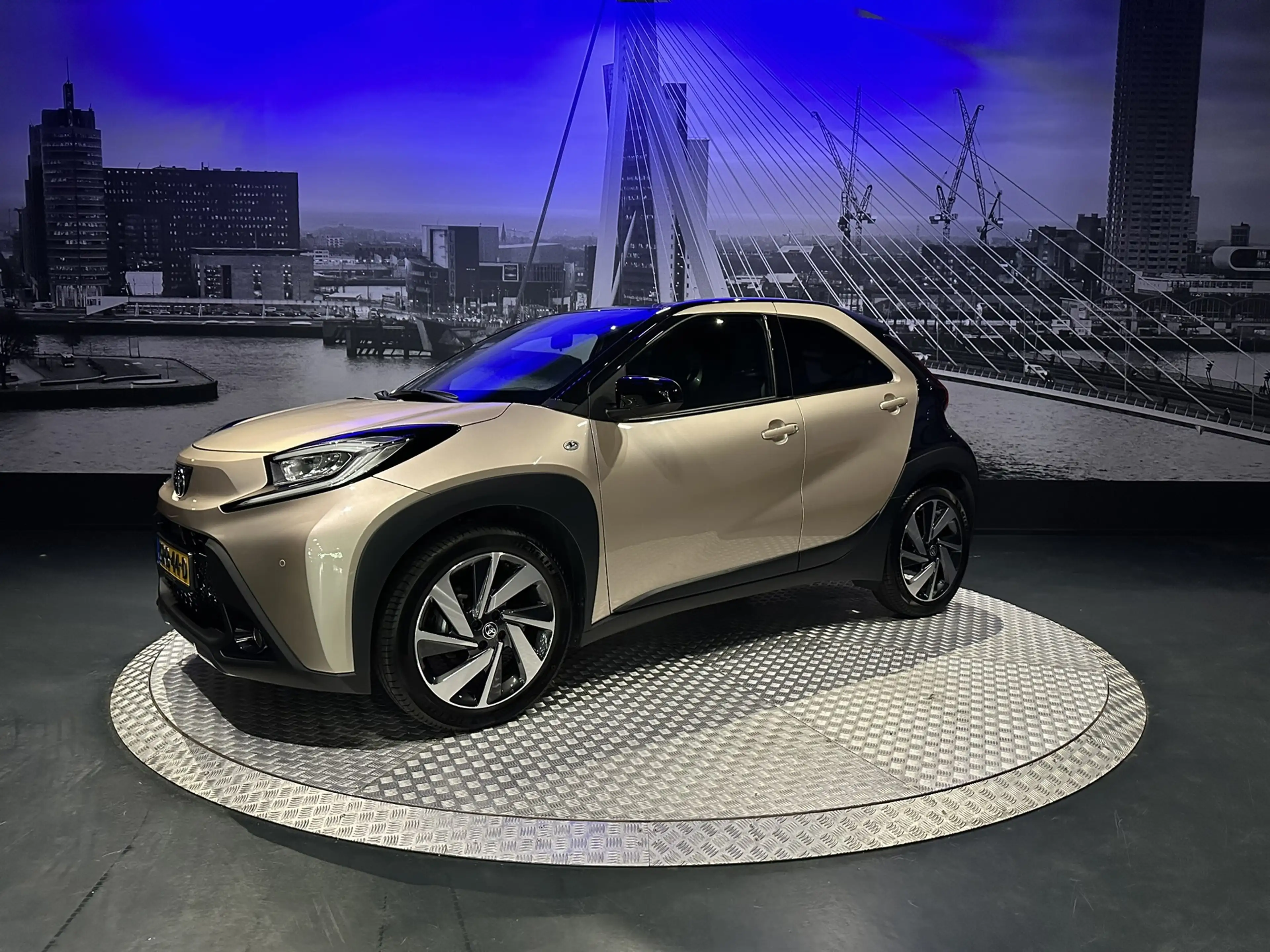 Toyota Aygo X 1.0 VVT-i S-CVT Envy *PDC*Camera*Clima* — photo 7
