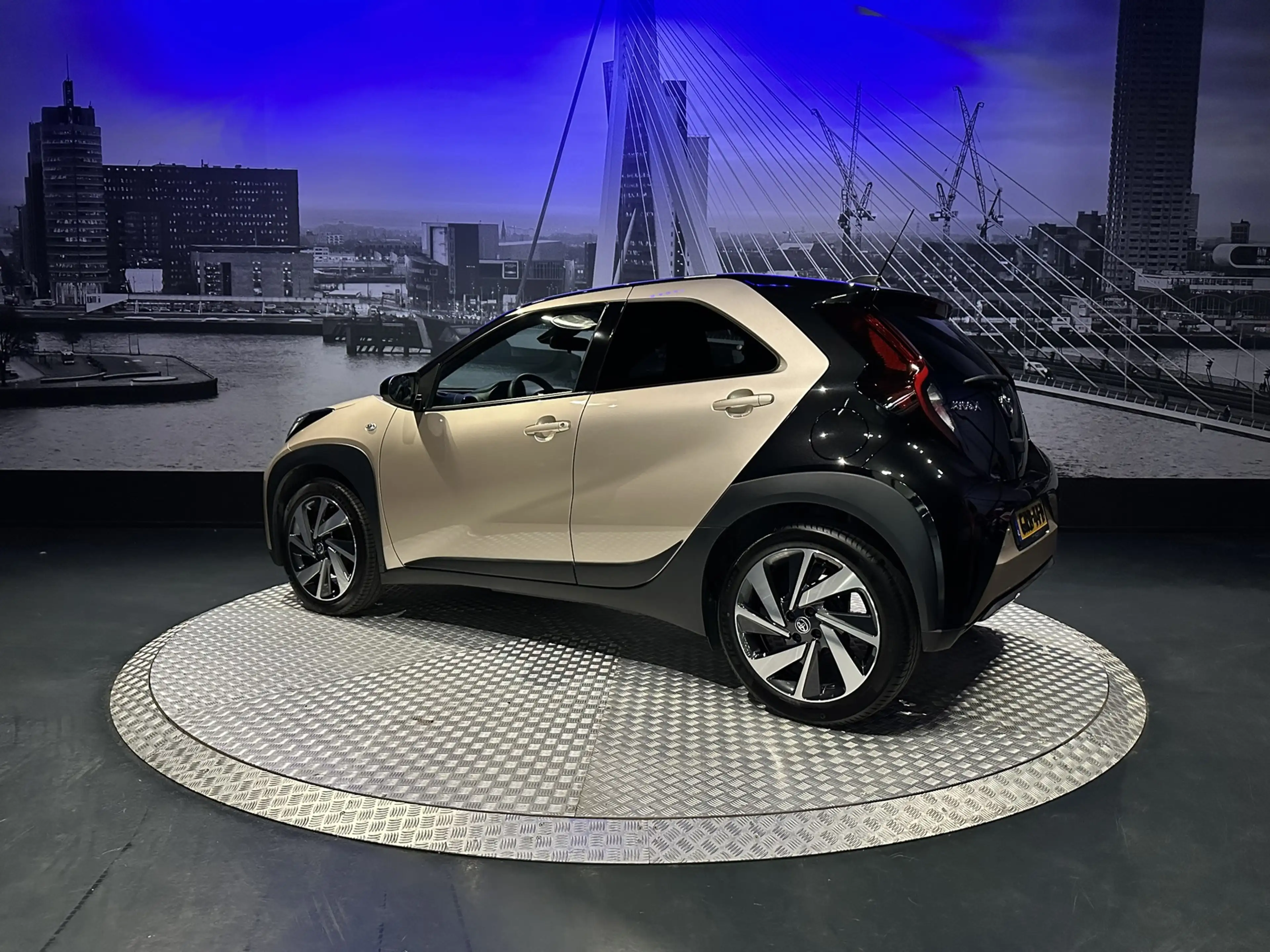 Toyota Aygo X 1.0 VVT-i S-CVT Envy *PDC*Camera*Clima* — photo 9